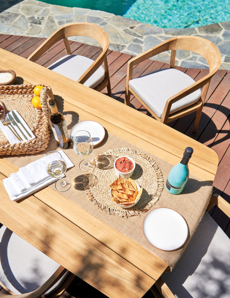 Terra Outdoor dining table and chairs