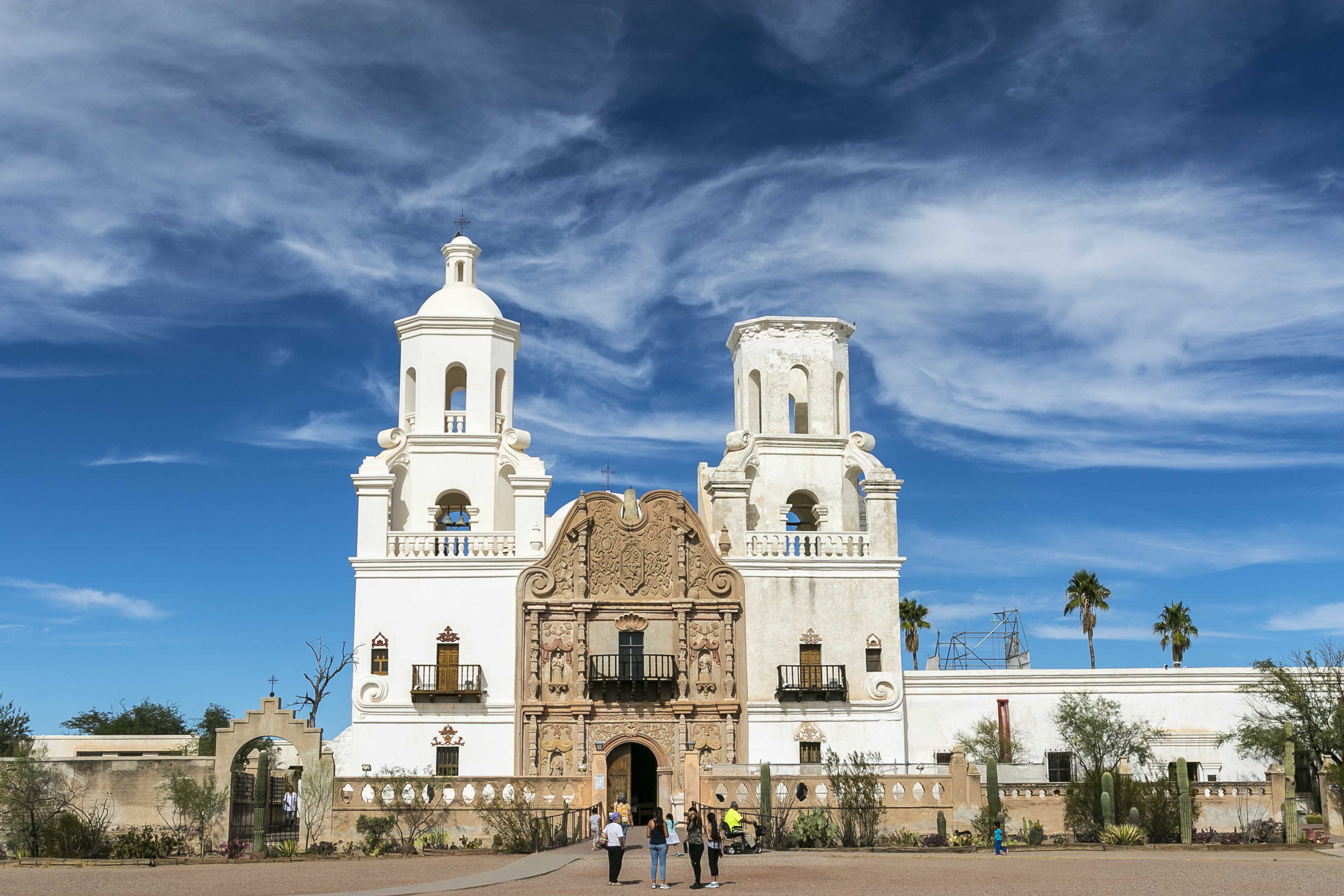 mission-san-xavier-del-bac-a-historic-spanish-catholic-mission-on-the-tohono-oodham-reservation