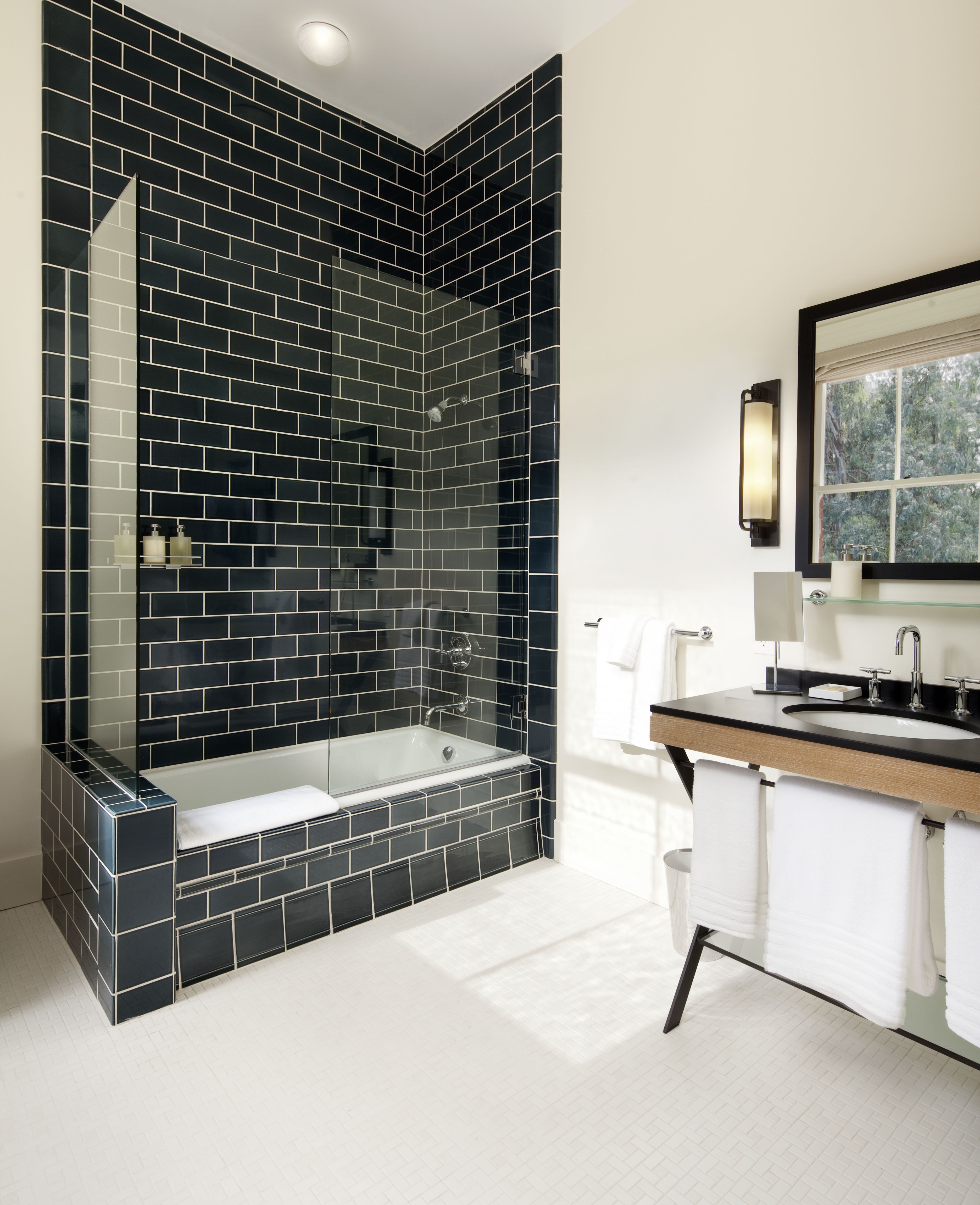 inn-bathroom-photo-by-paul-dyer