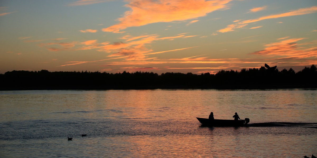 Night view at Kelly's Brighton Marina in Portland, Oregon