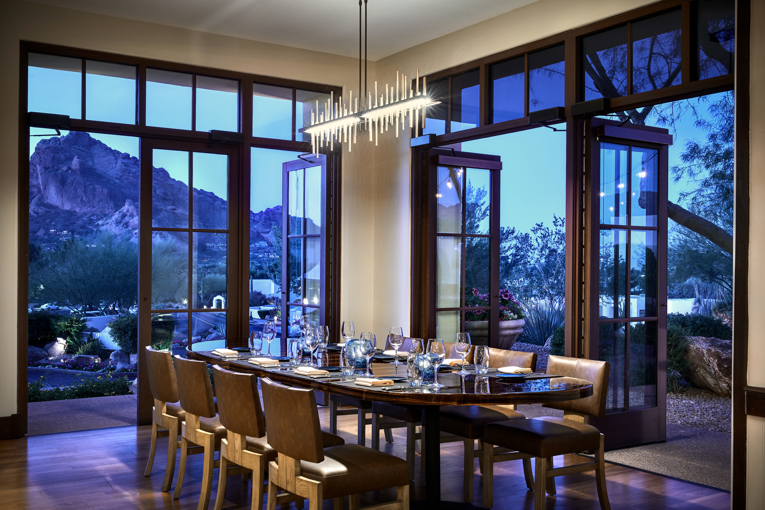 jw-camelback-inn_lincoln_familytable