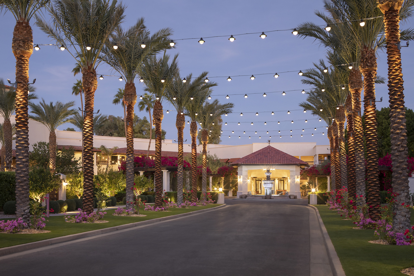 the-scottsdale-resort-spa-front-drive