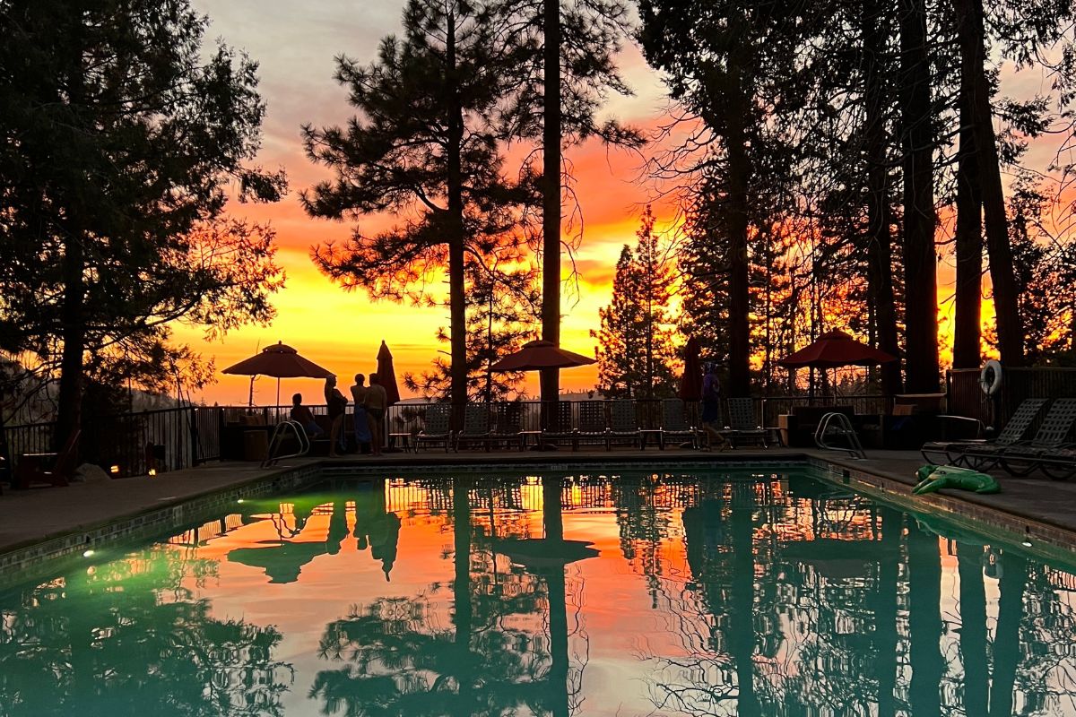 evergreen-lodge-pool-at-sunset