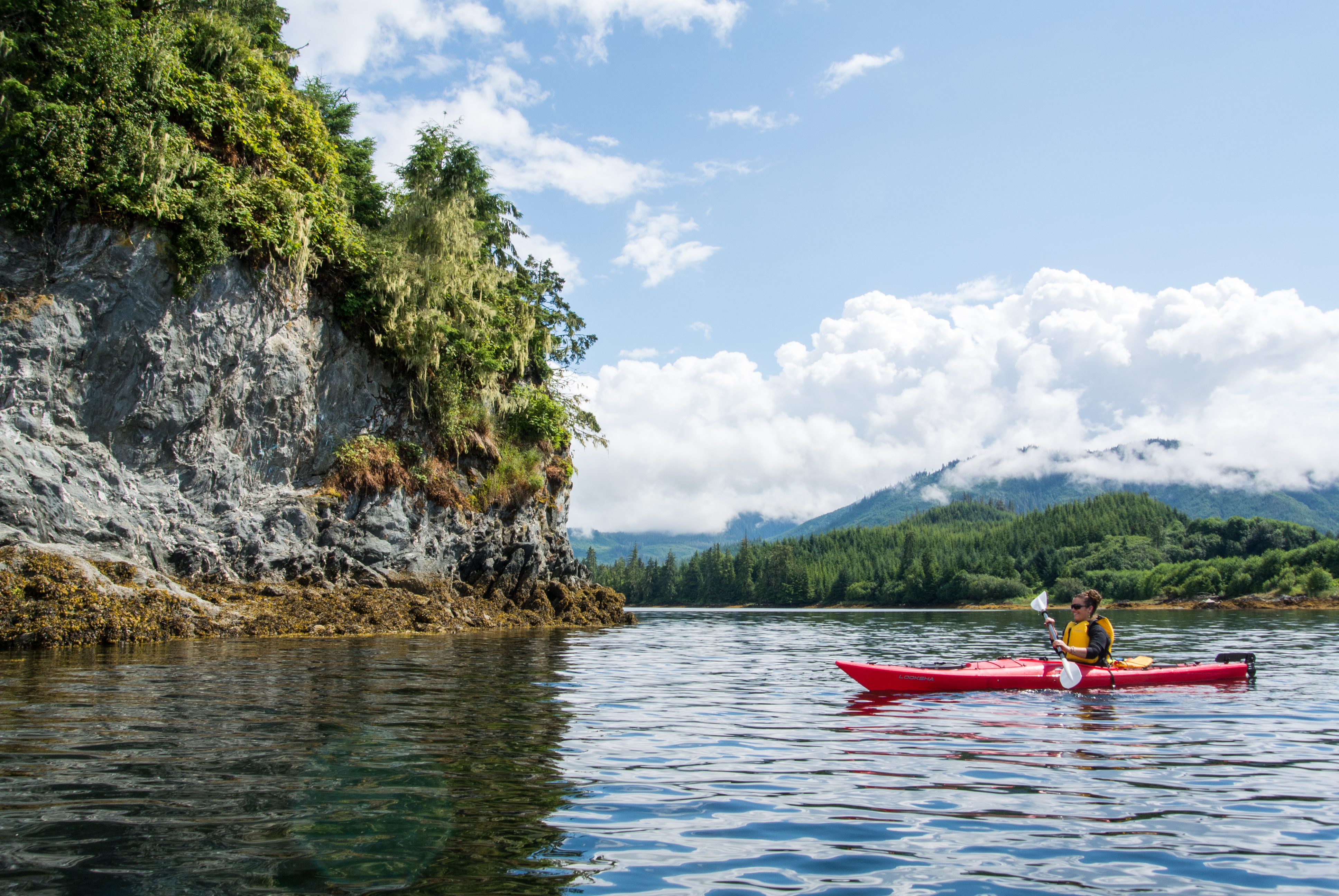 kayaking-toward-shore