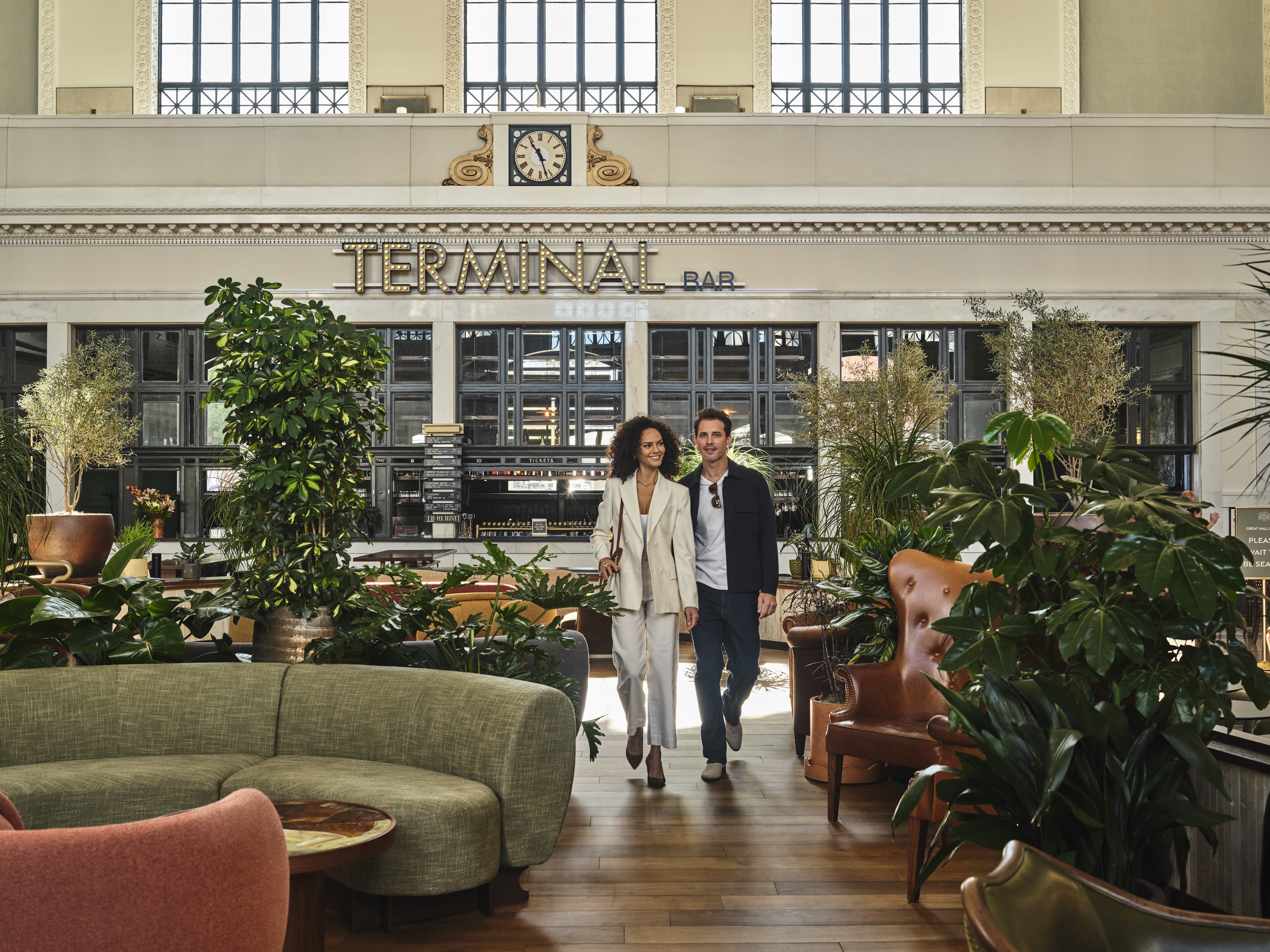 a-couple-relaxing-in-the-great-hall