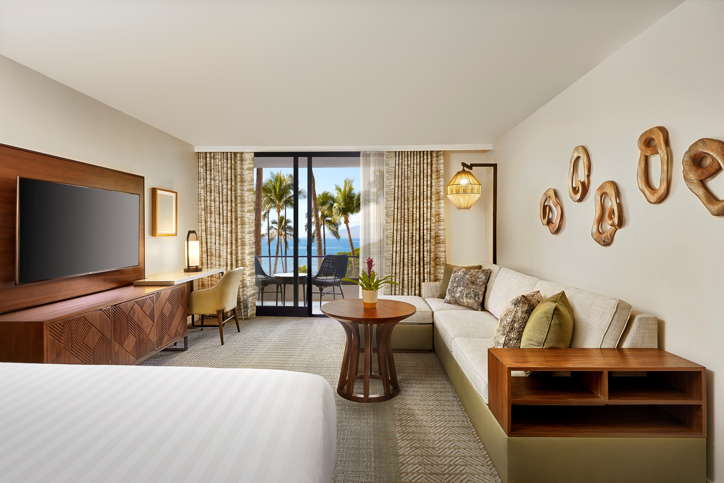 king-oceanfront-room-hyatt-regency-maui-resort-and-spa