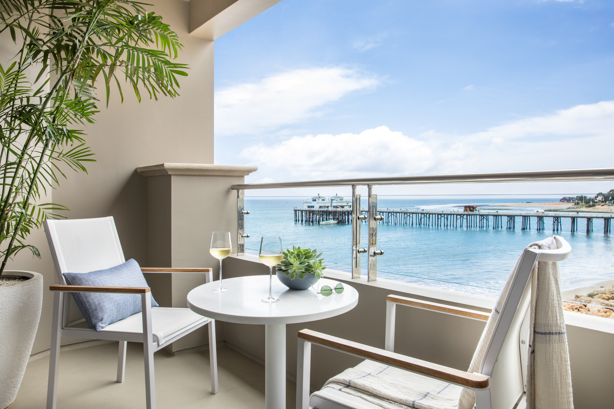 malibu-beach-inn-room-317-in-malibu-ca-photographed-by-lisa-romerein