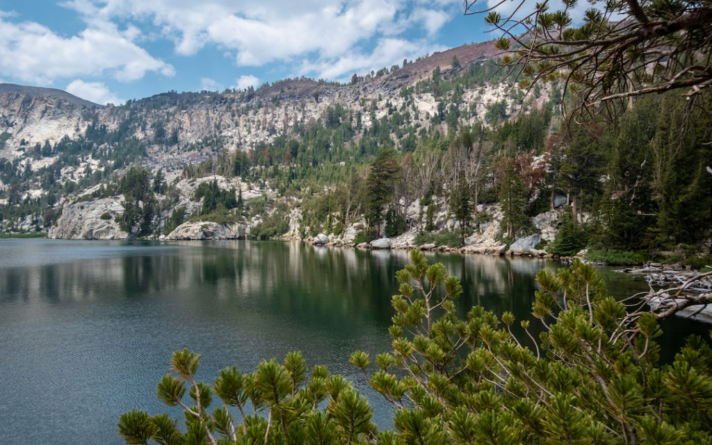 Crystal Creek's dog friendly hiking trail lead to stunning lakeside views