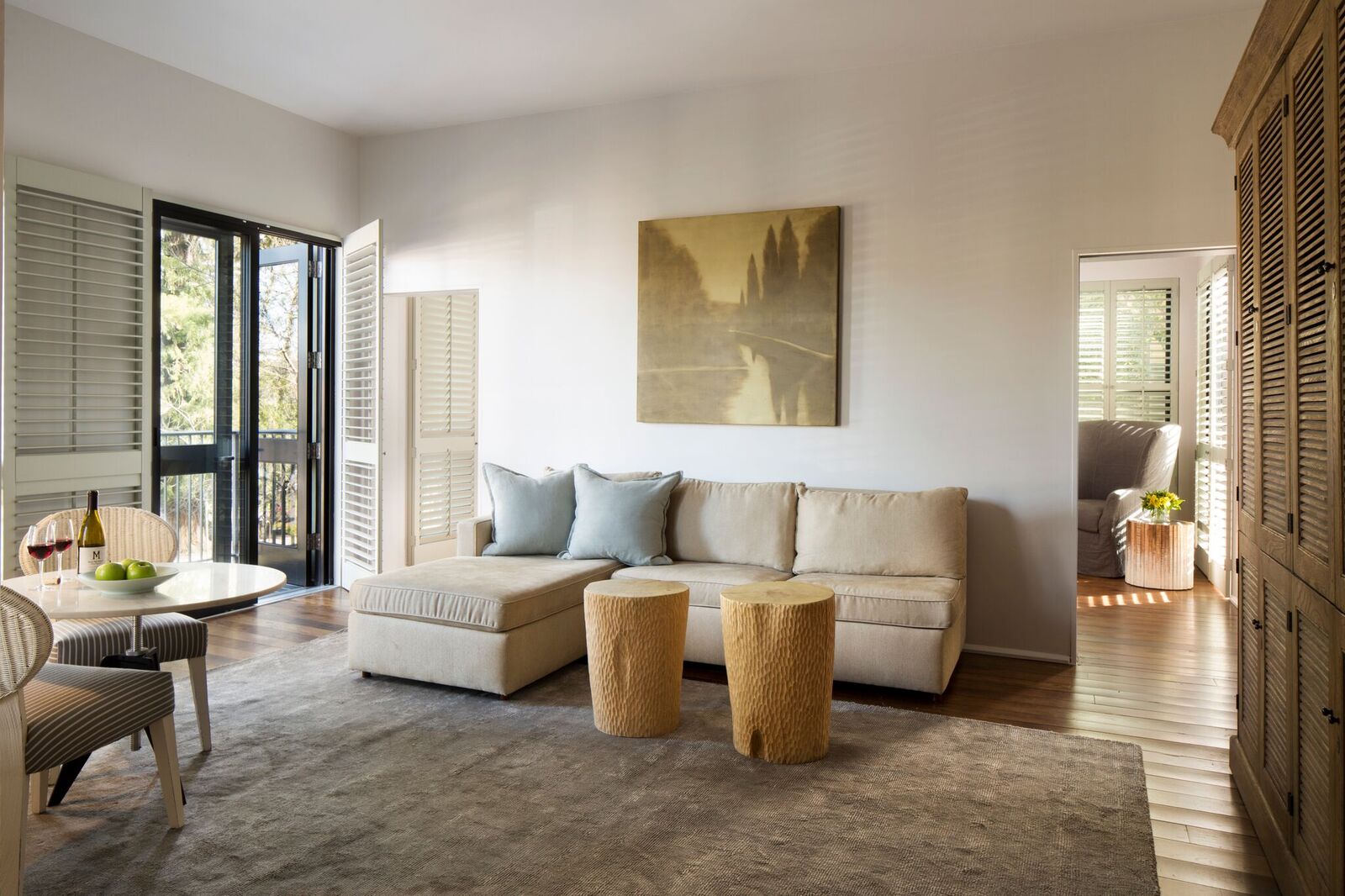 plaza-suite-living-area