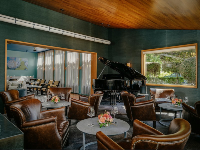 RO Restaurant & Lounge