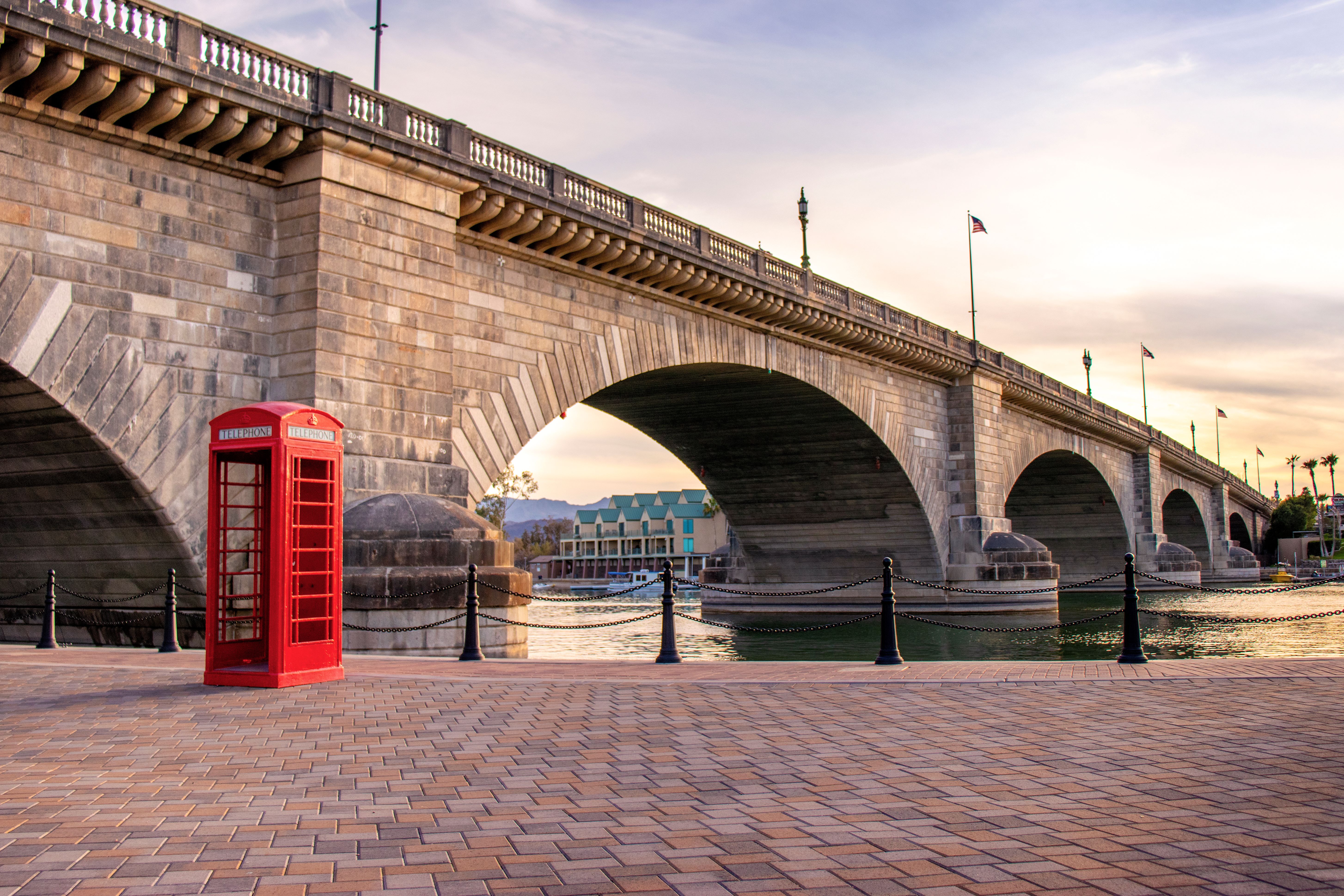 london-bridge-telephone-booth