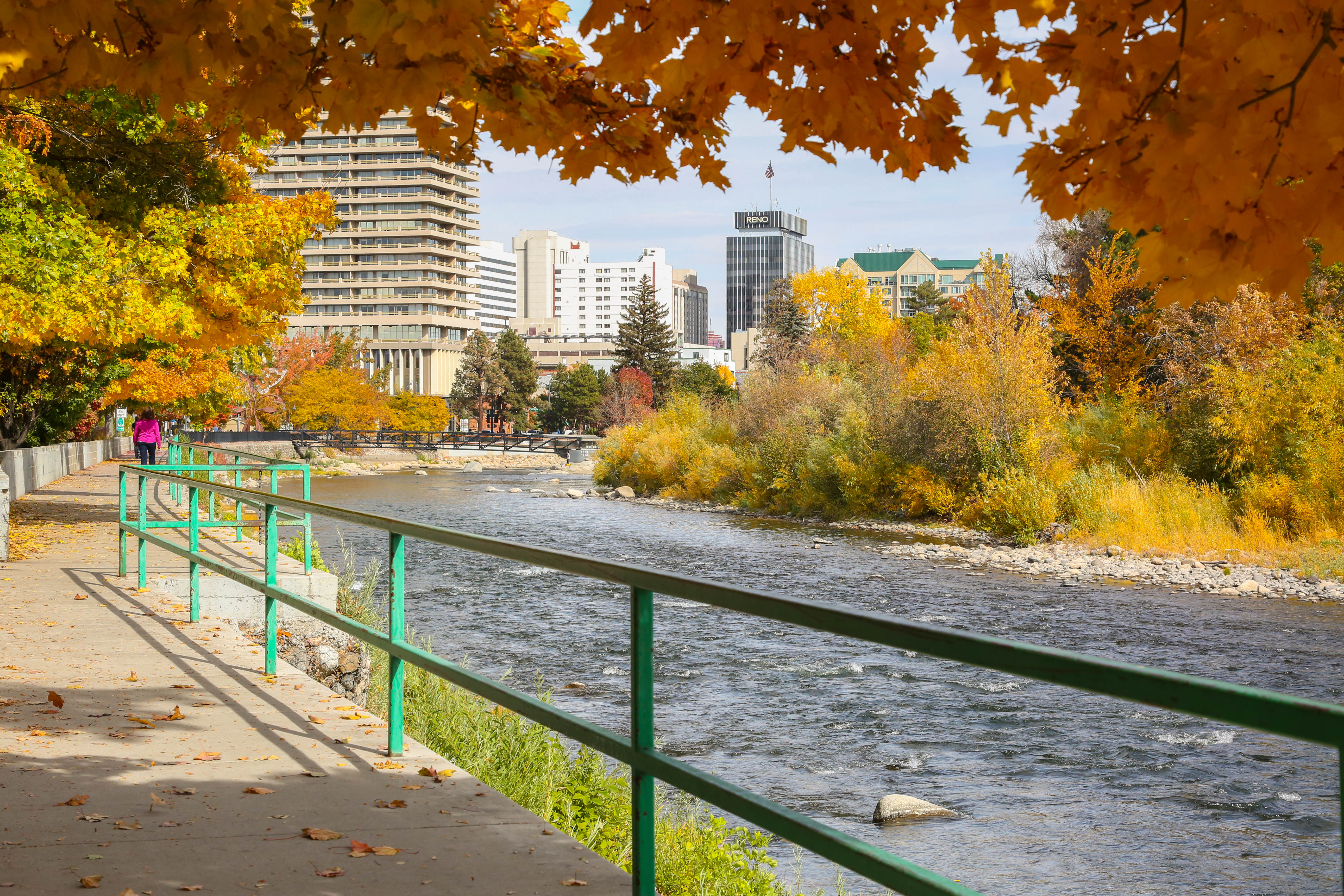 fall-at-the-reno-riverwalk