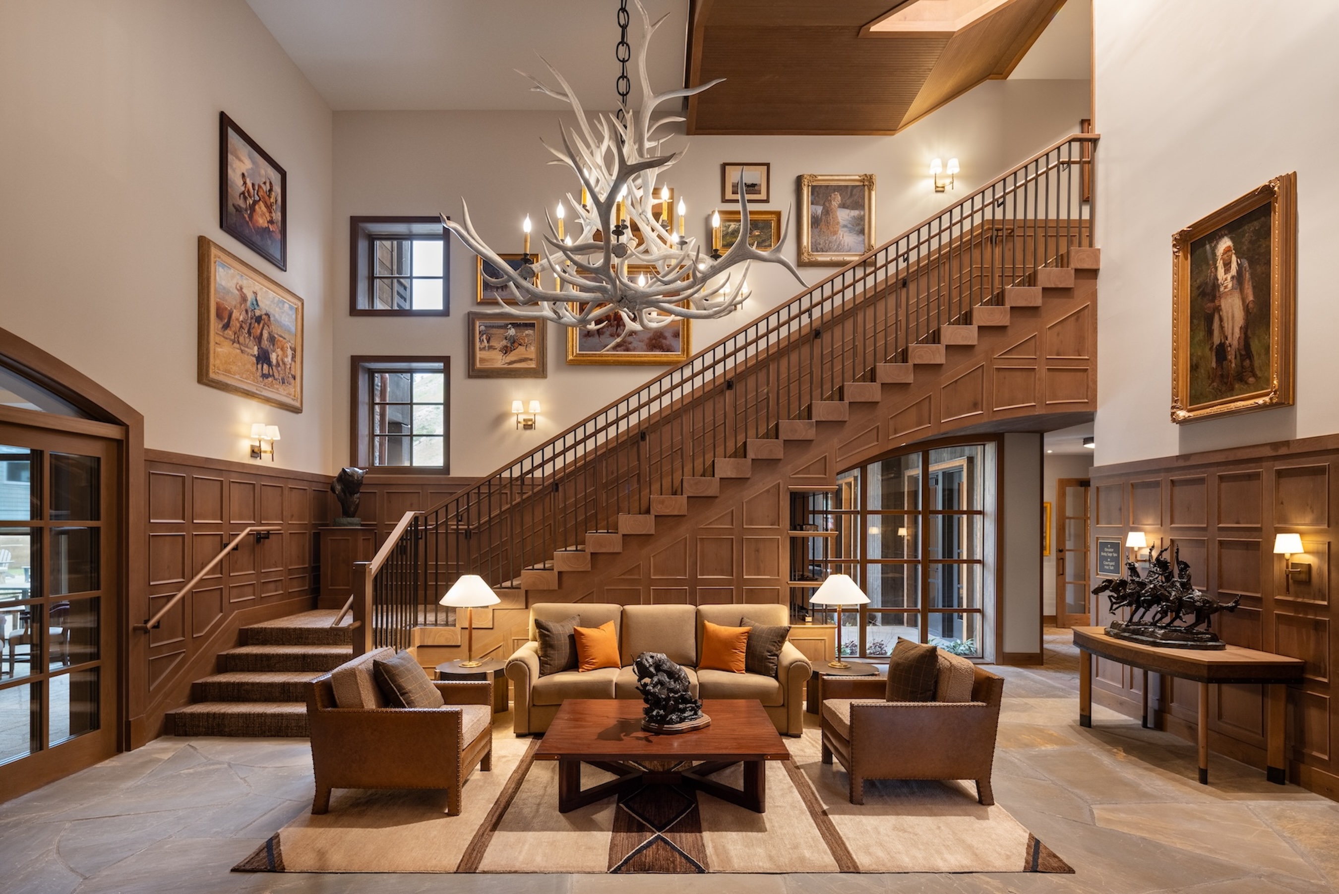 the-rusty-parrot-lodge-spa-lobby