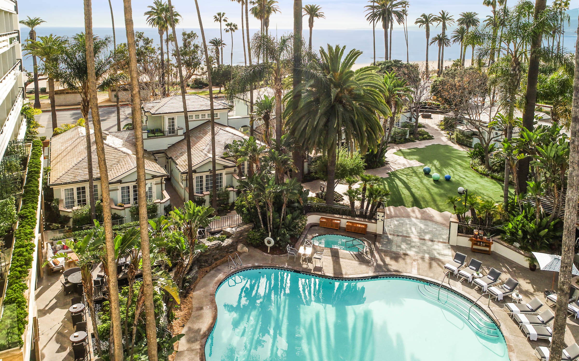 fairmont-miramar-hotel-bungalows-rooftop-view