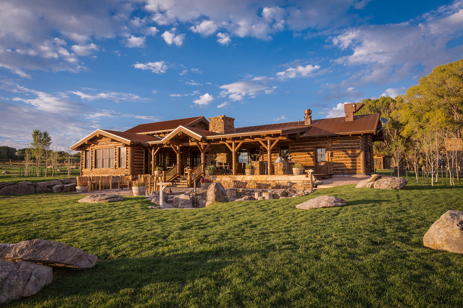magee_exterior_lodge_backview