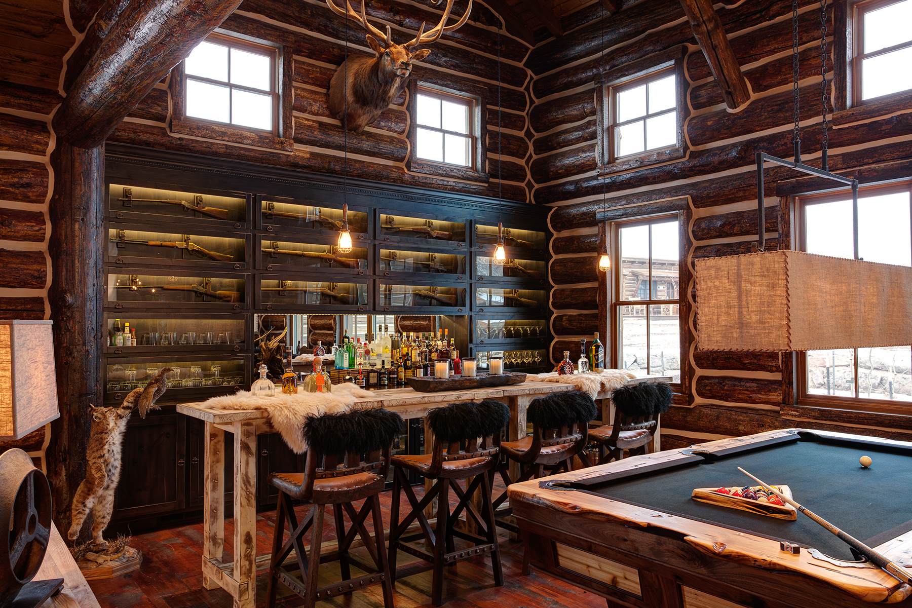 magee_interior_lodge_bar