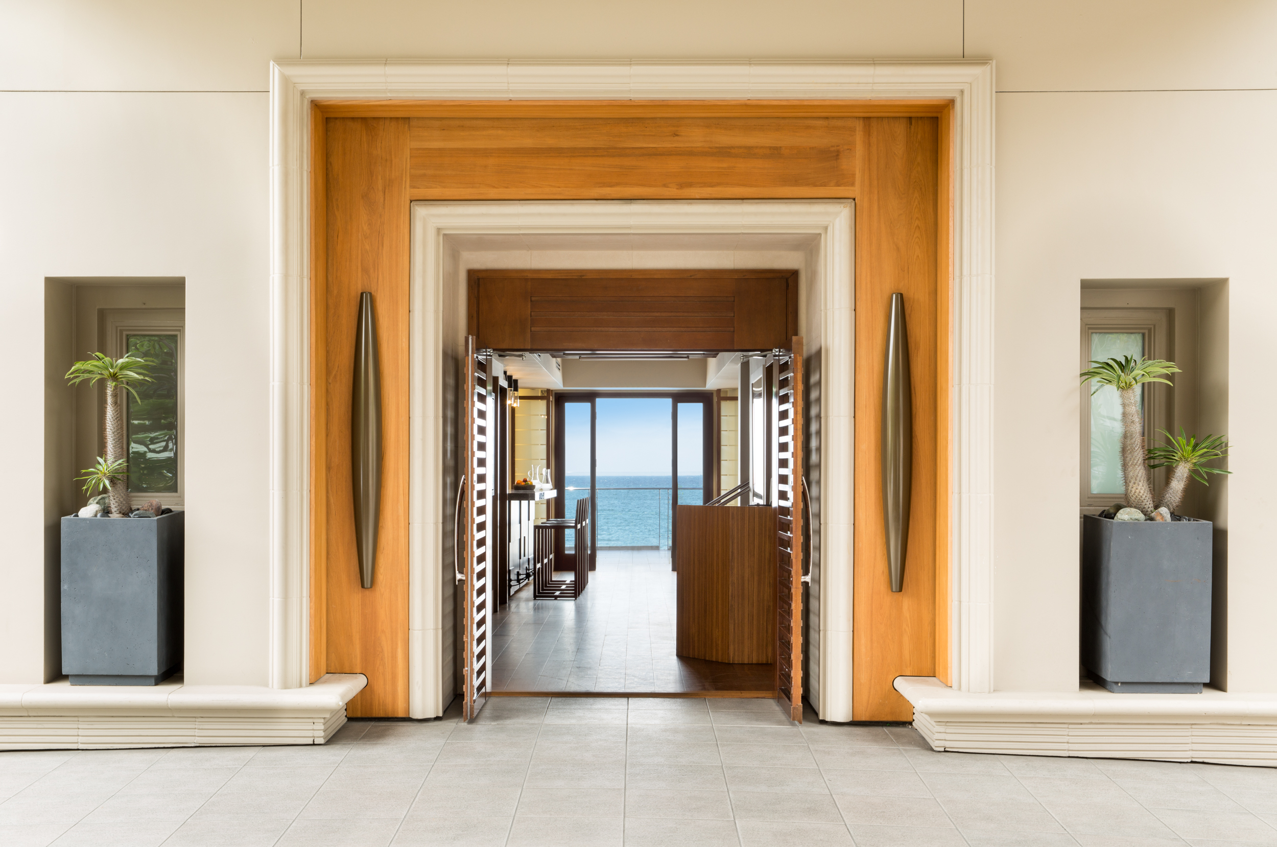 malibubeachinn_barlobby