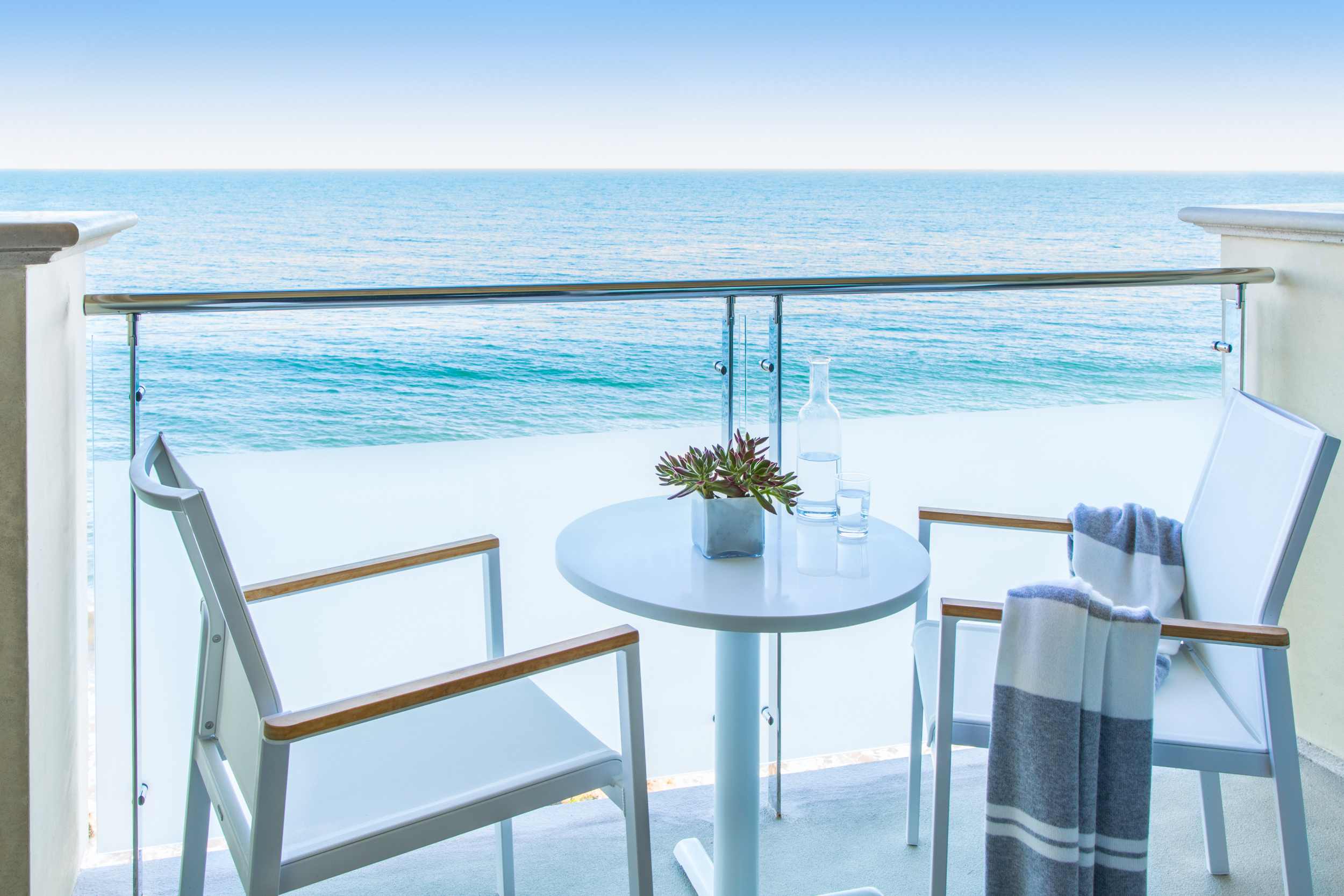 manibrothers_malibubeachinn_room321_terrace-0091_v2