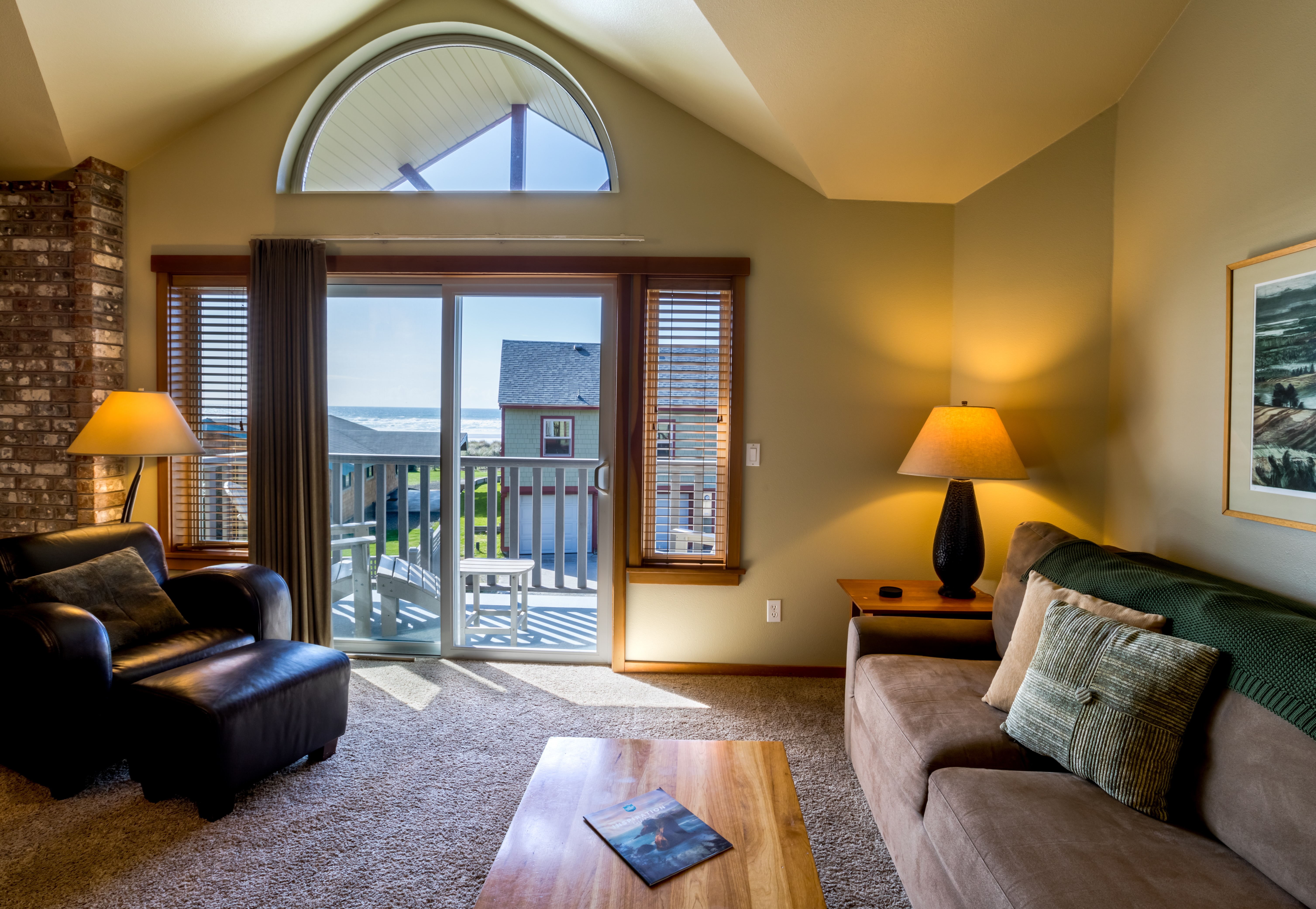 ocean-inn-107-living-room