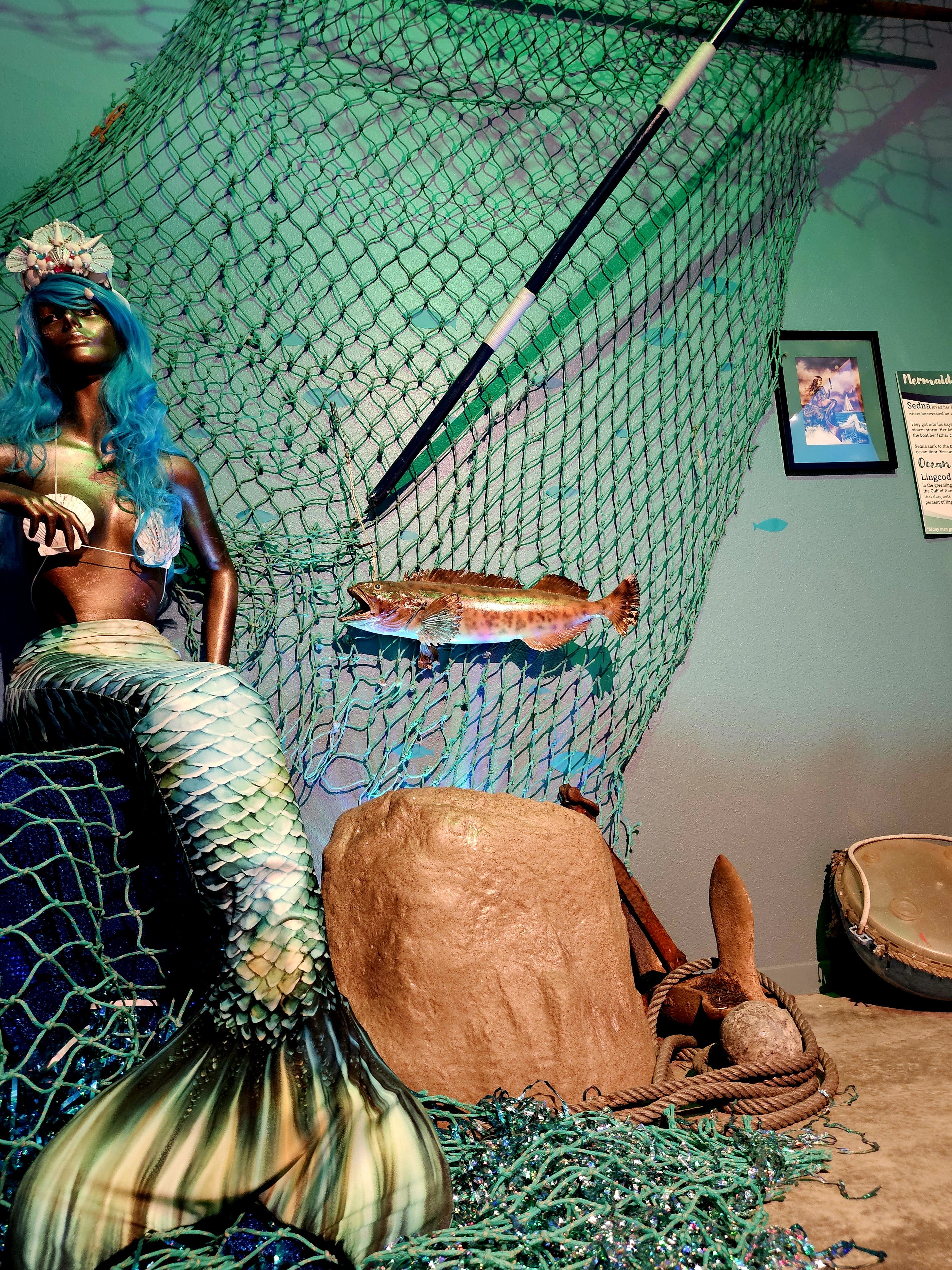 there-are-50-displays-of-mermaids-from-different-cultures-combined-with-ocean-ecology