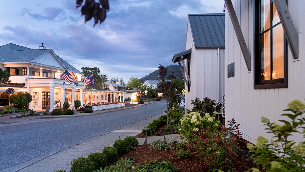 outlookinn-looking-down-main-st