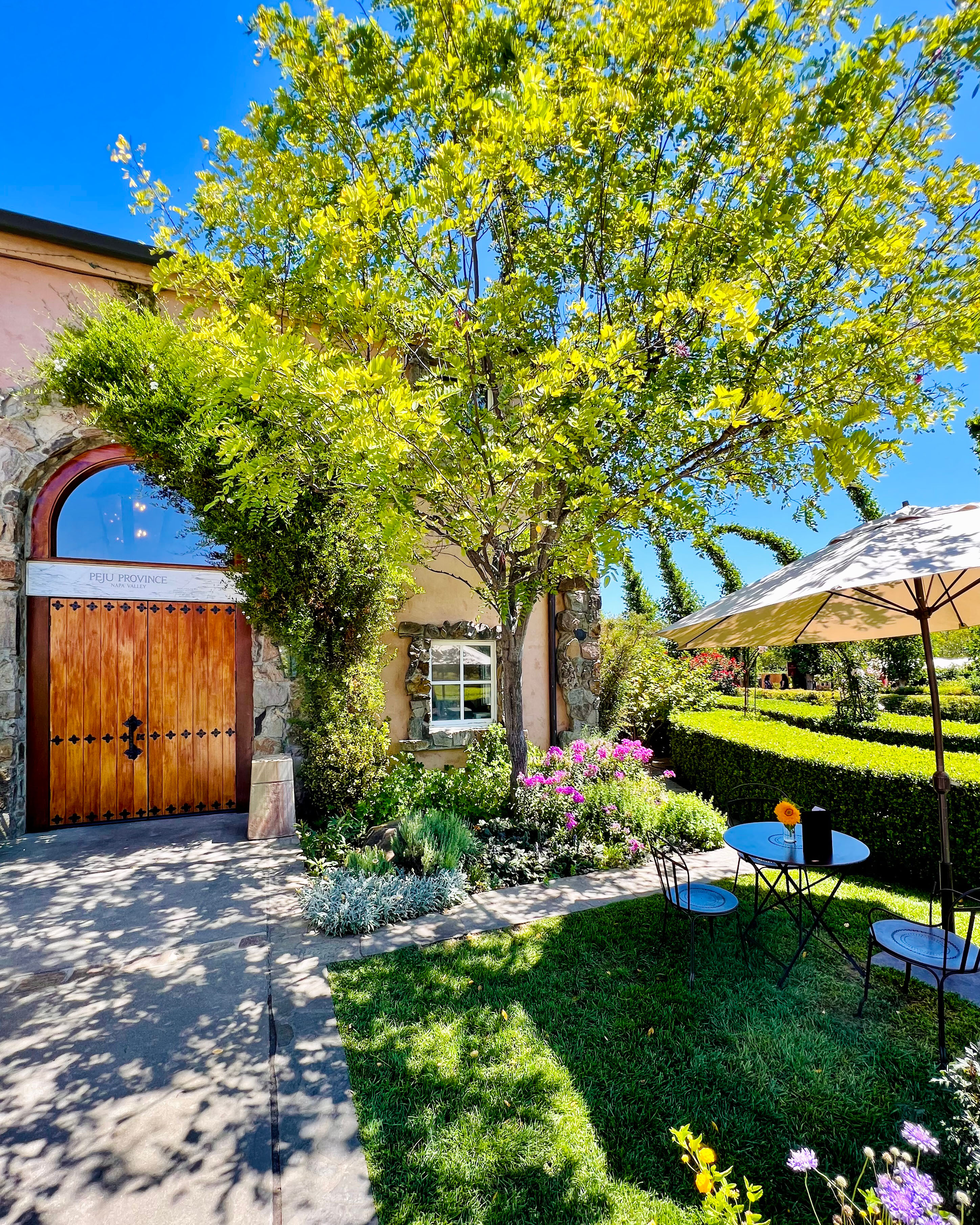 pejuoasis_outsidetasting_aug22-1