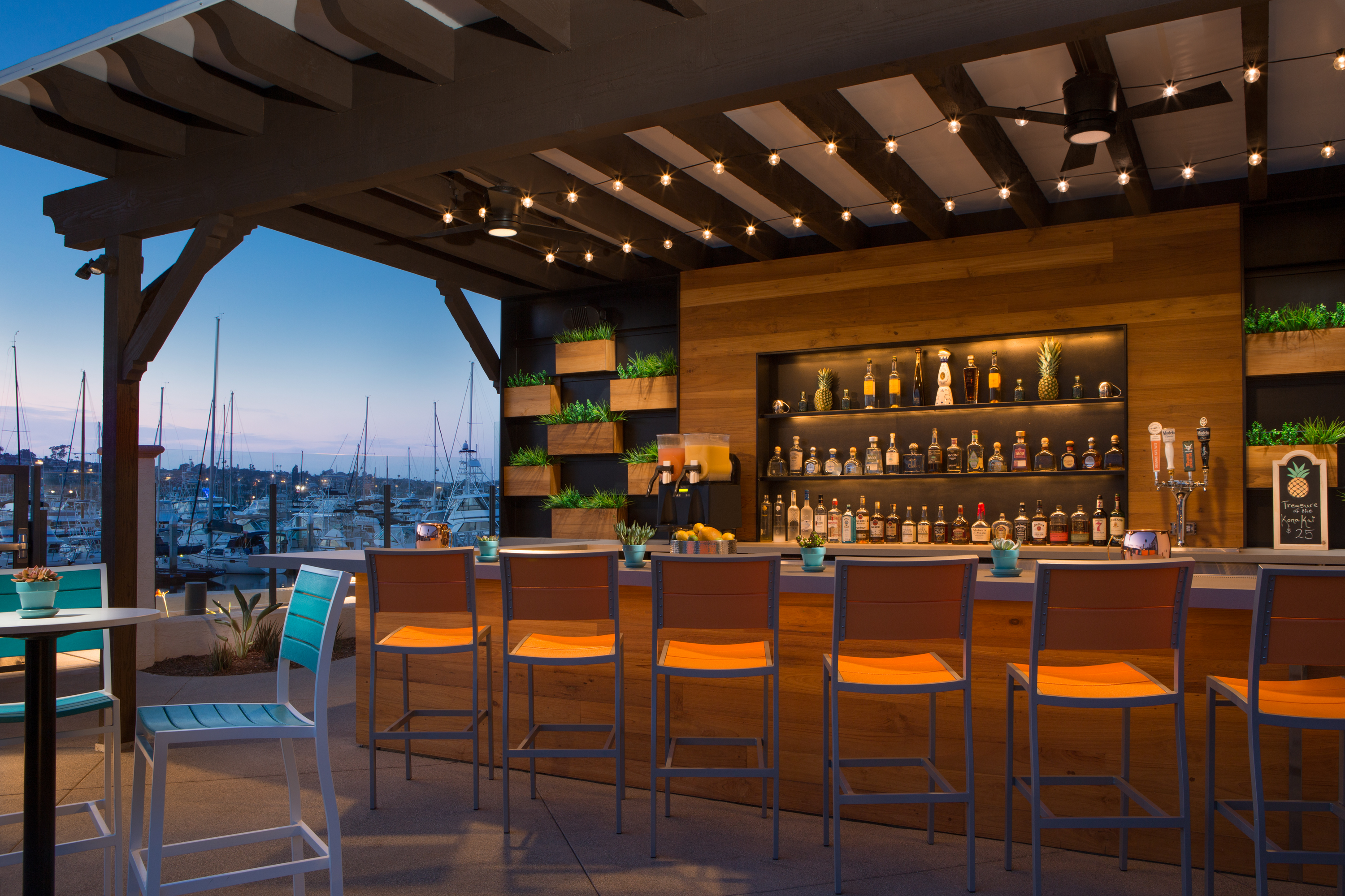 paloma-pool-bar_v1_current