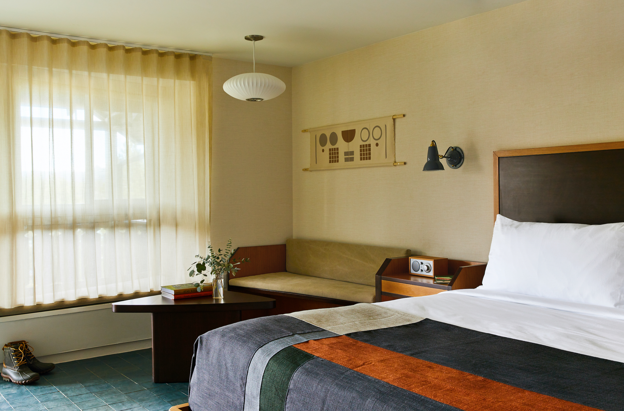 trailborn-rocky-mountains_king-guest-room