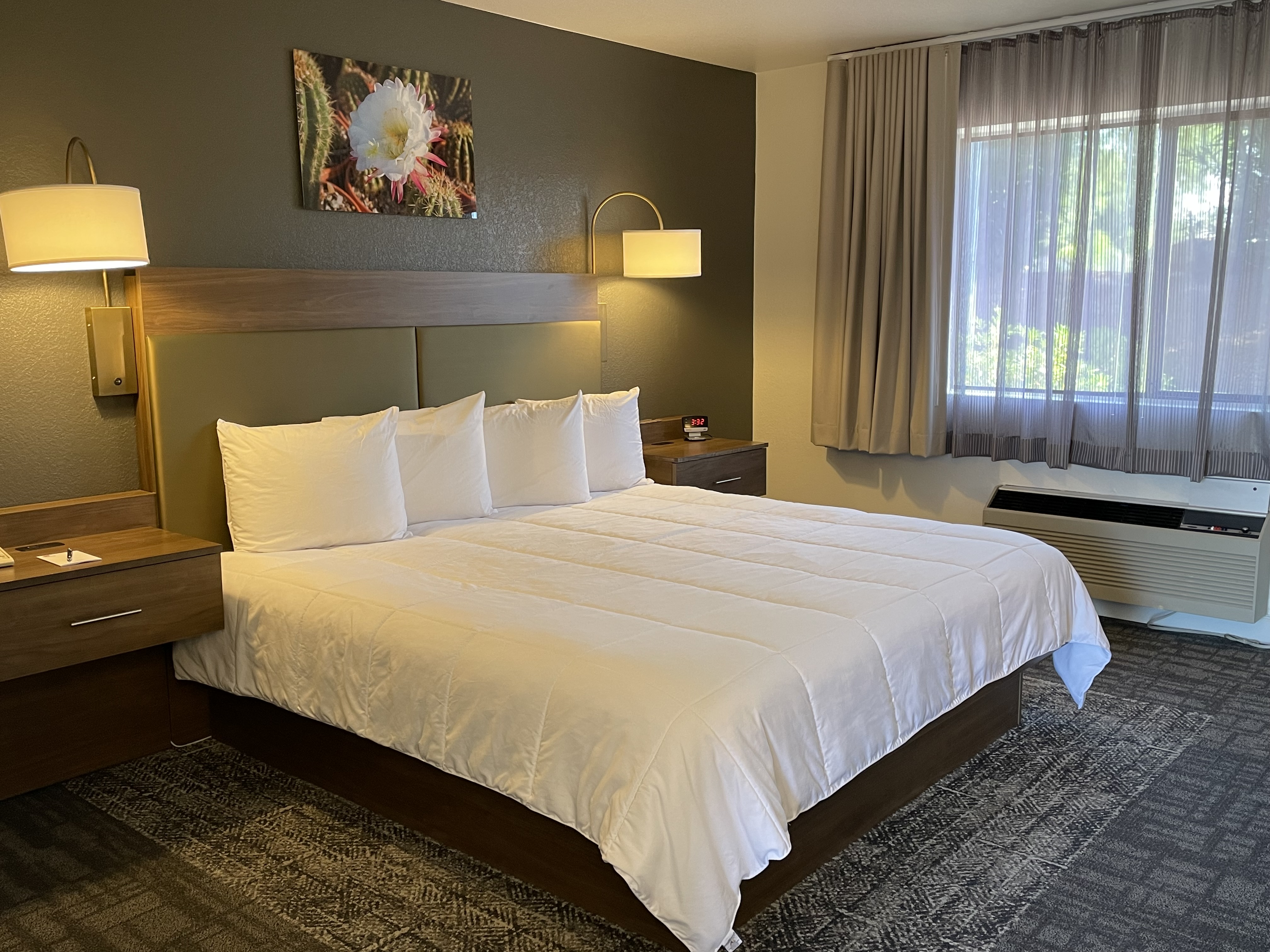 premium-mini-suite-king-bed