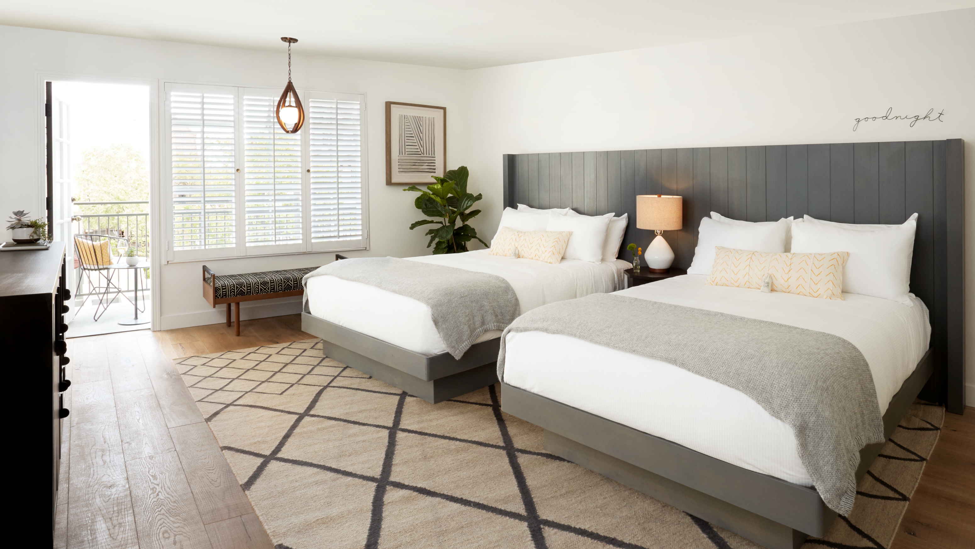 premium-two-queens-balcony