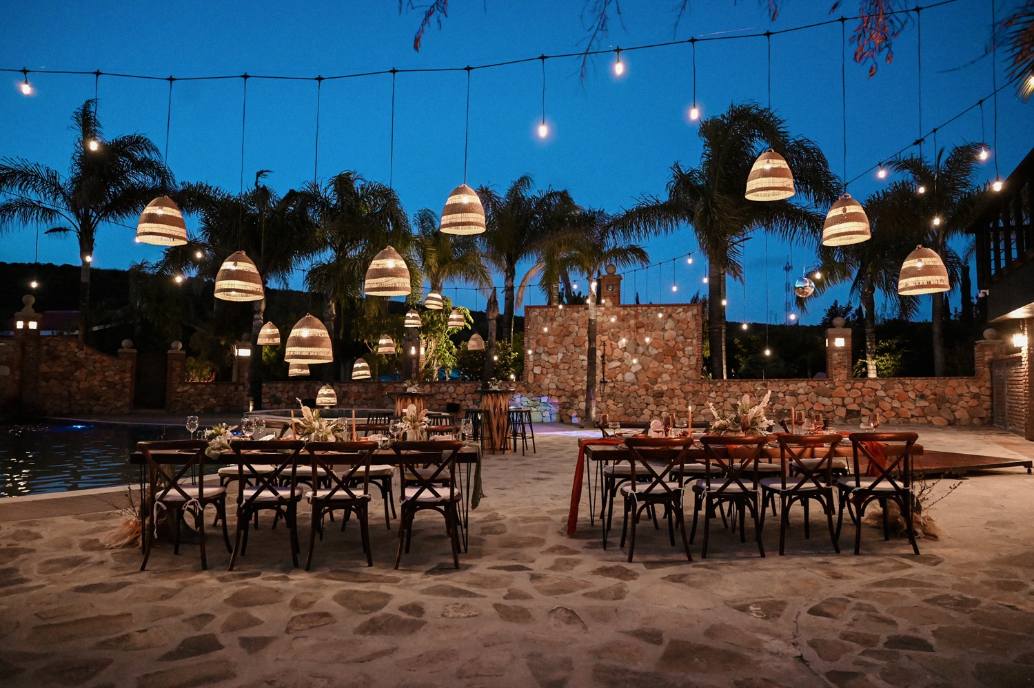 outdoor-event-dining-at-surya