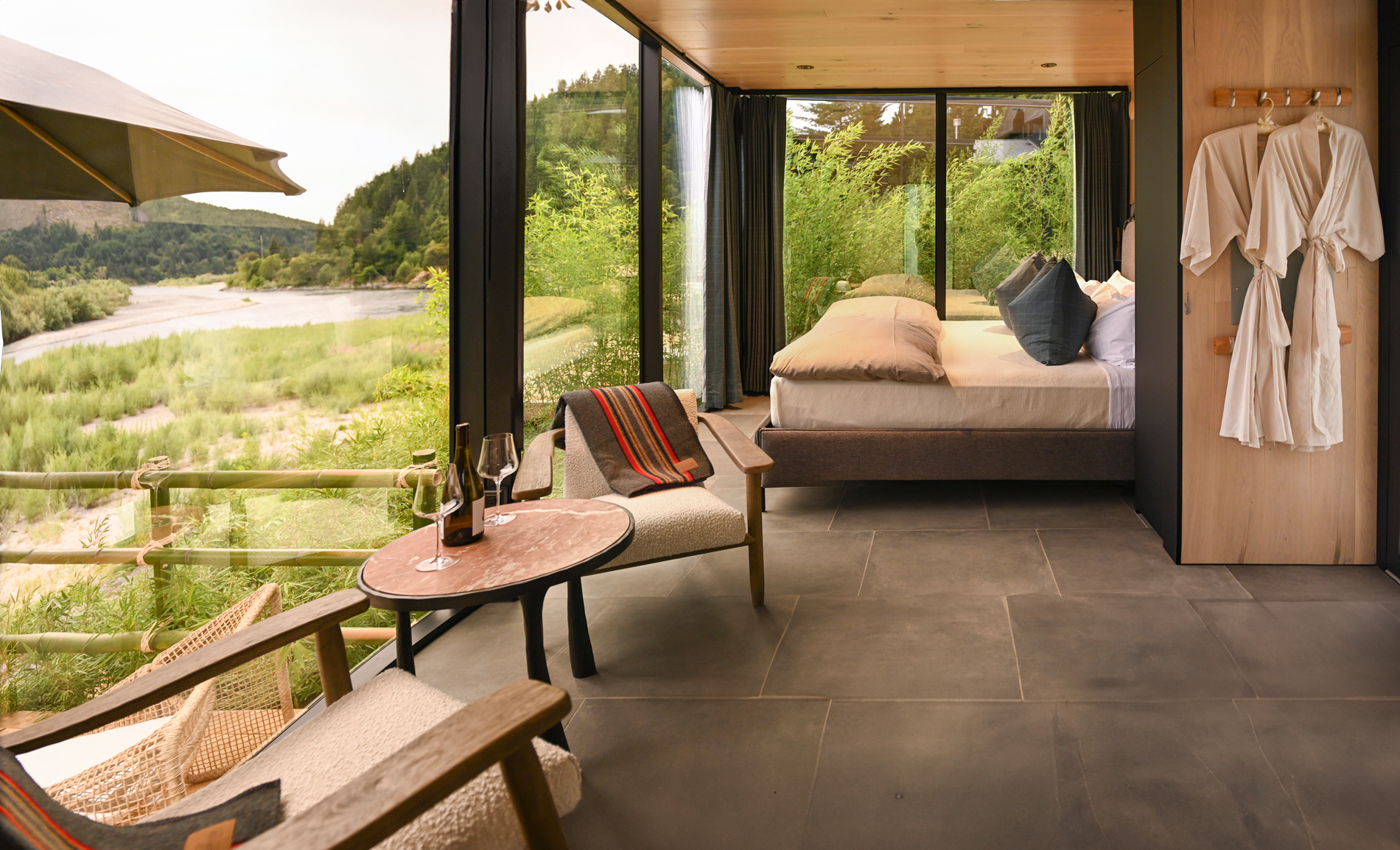 inside-the-riverside-glass-cabin