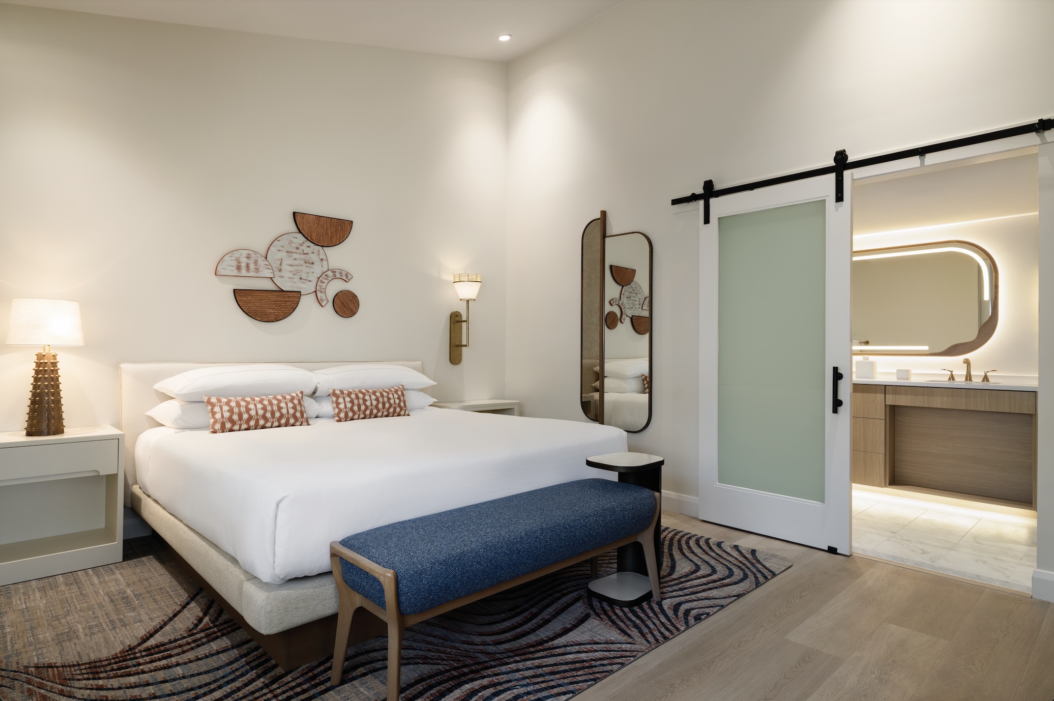 the-villas-at-hilton-scottsdale-resort-king-bed
