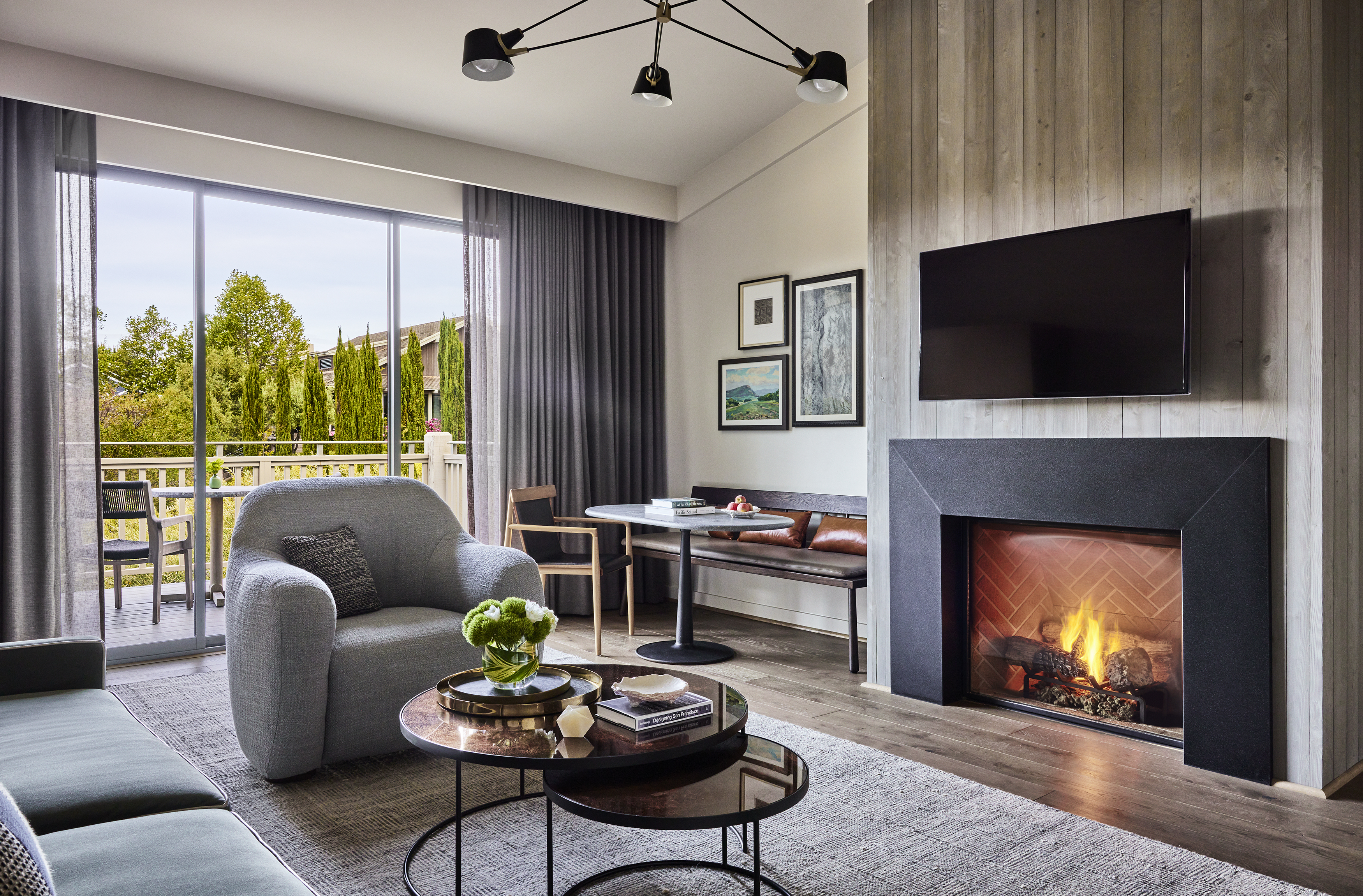 rwshr_050222_accommodations_luxury_premier_suite_b_0158_fnl-1