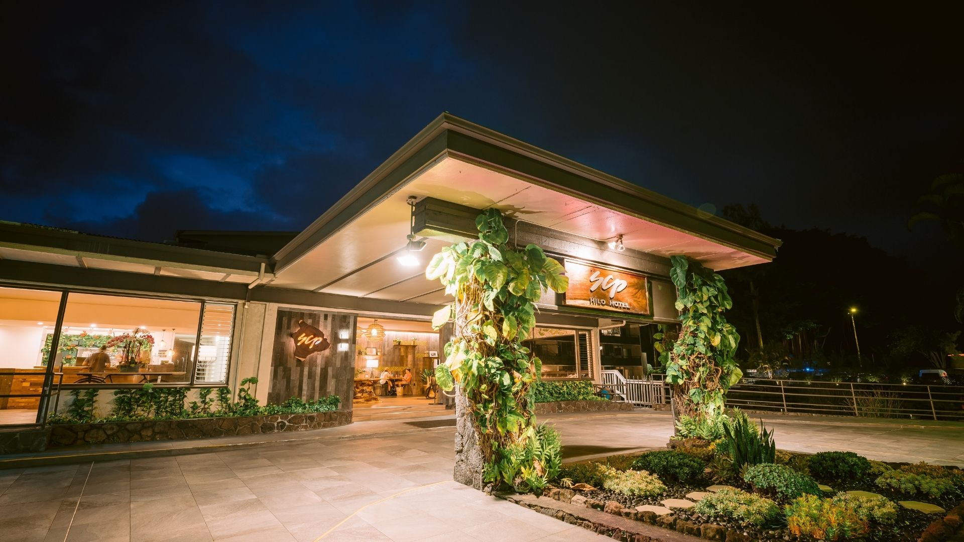 scp-hilo-entrance_at_night