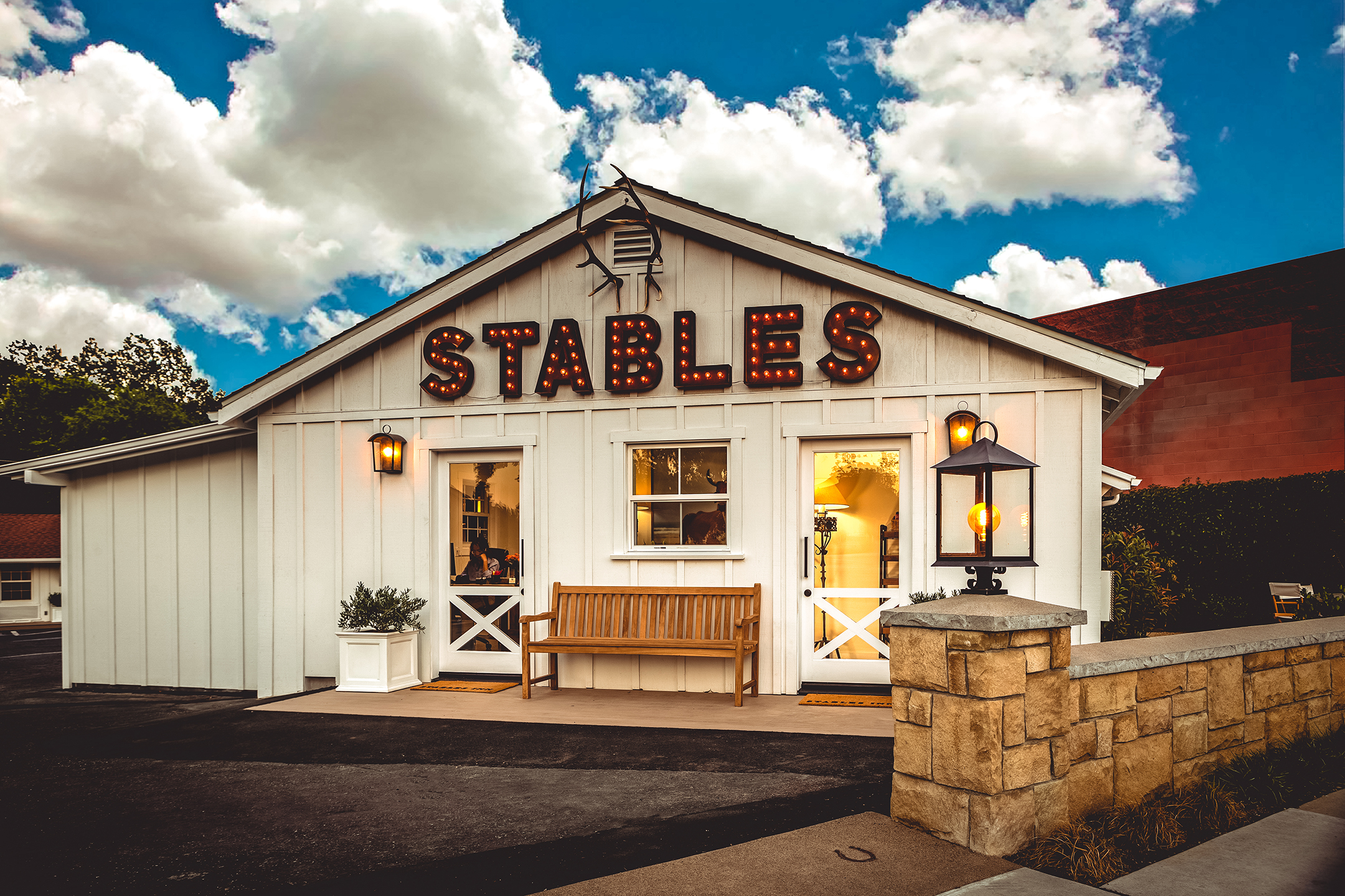 stables_sign