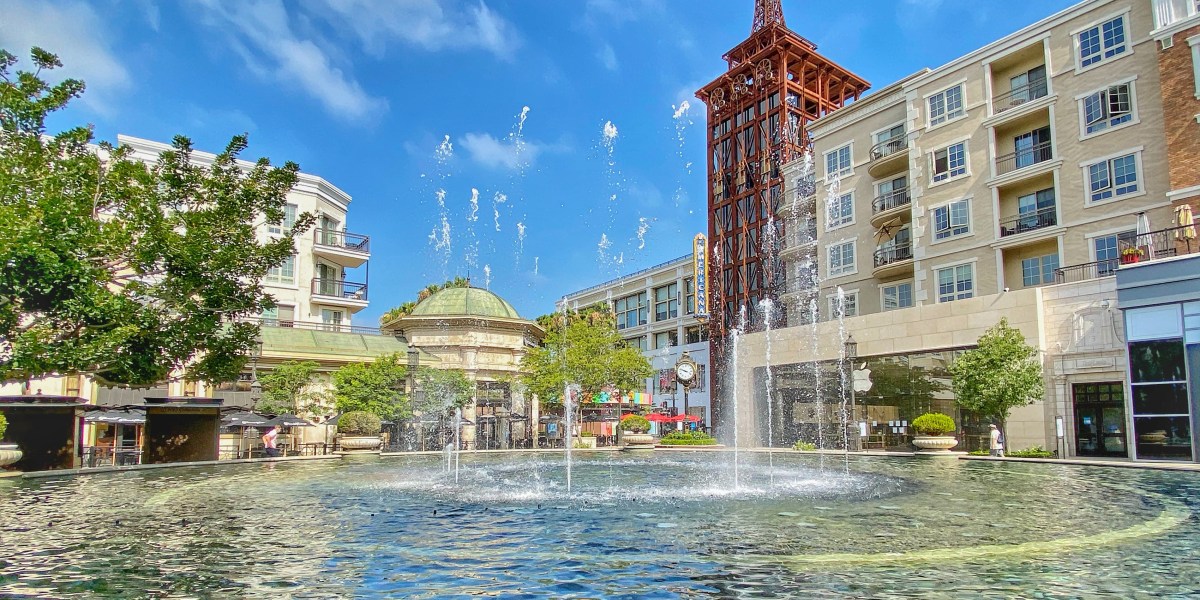 Fountain in shopping area in Glendale, California