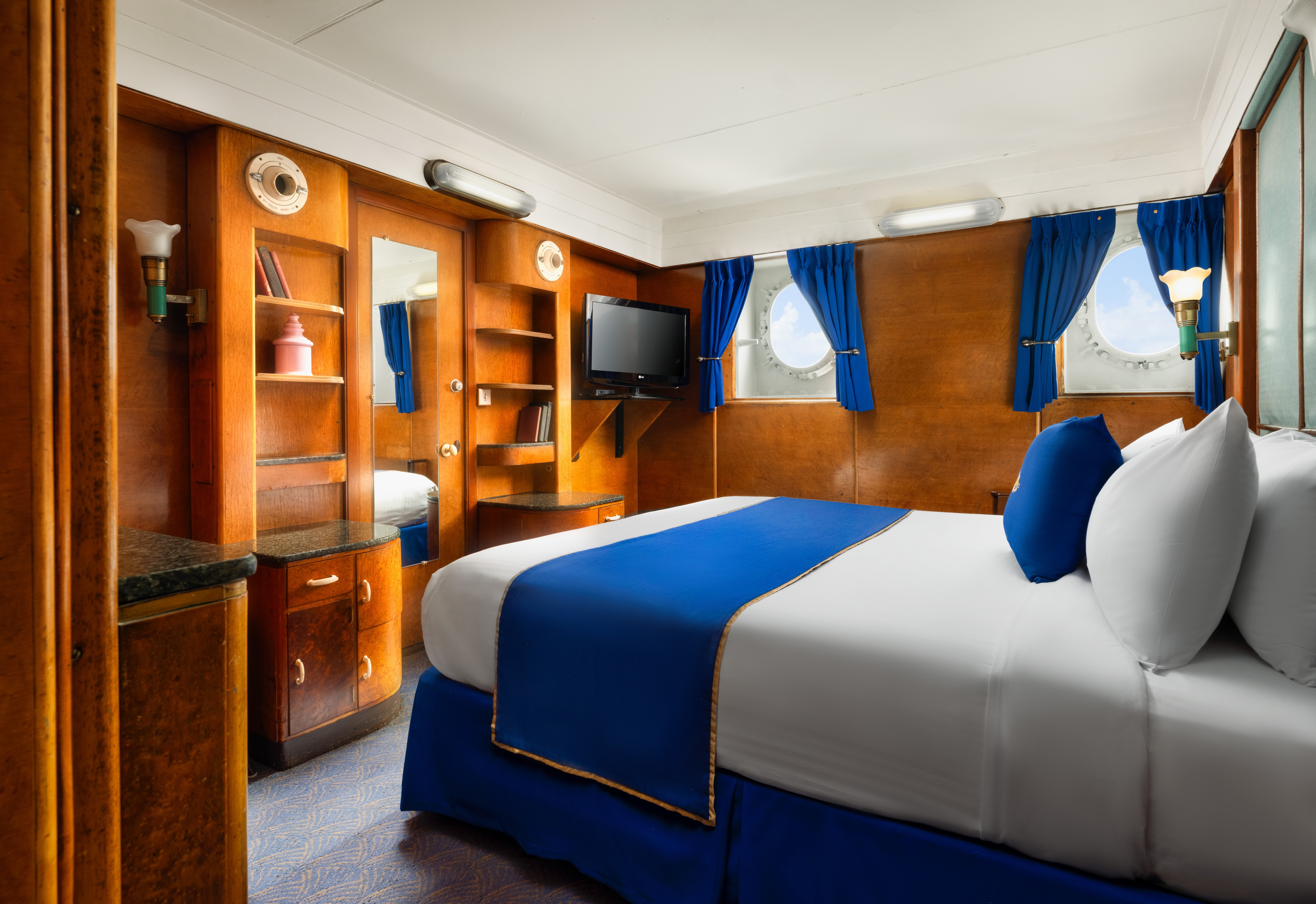 staterooms-on-the-queen-mary-in-long-beach-ca-feature-historic-wood-paneling