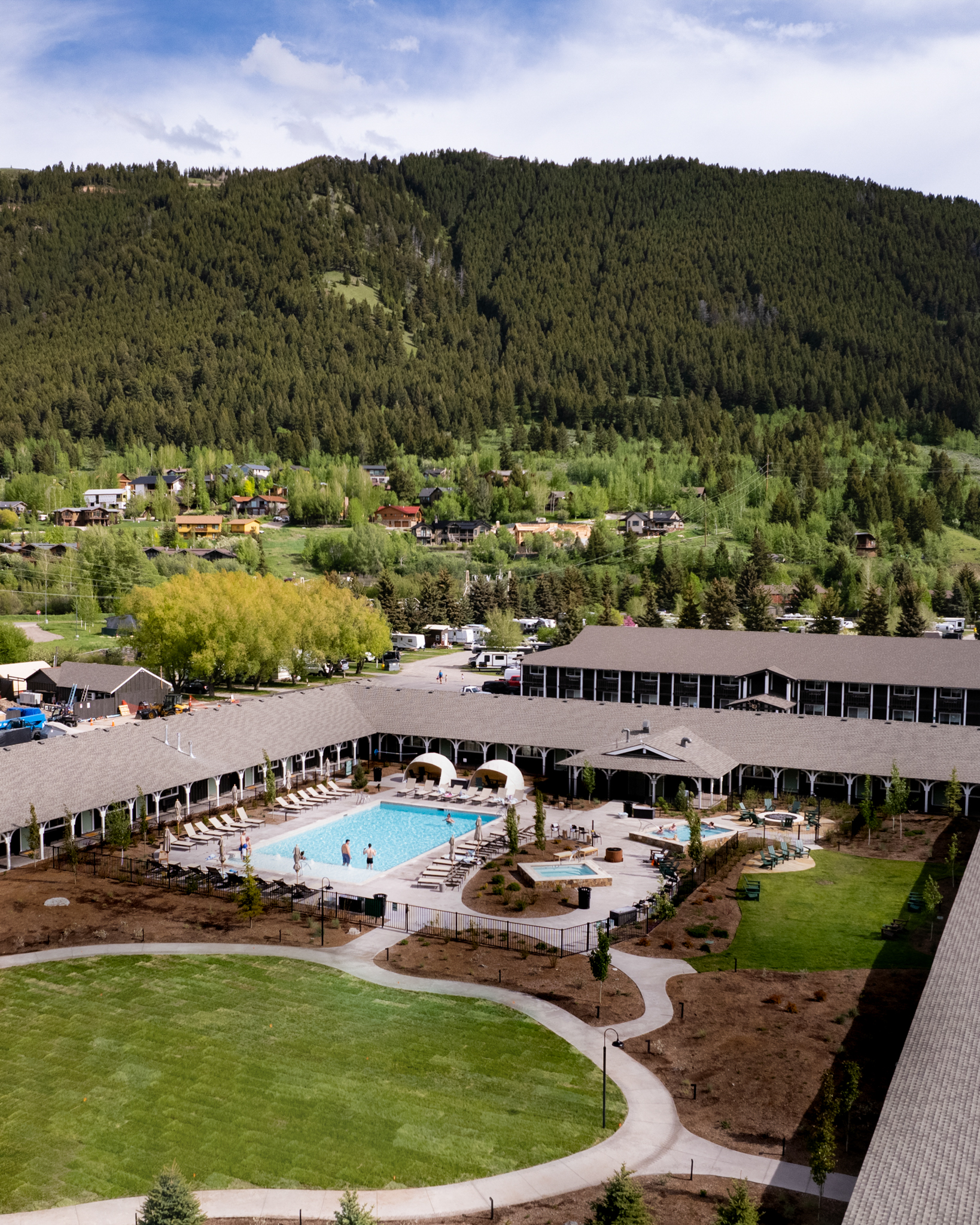 summer-overview-33_travisburke_virginian_lodge