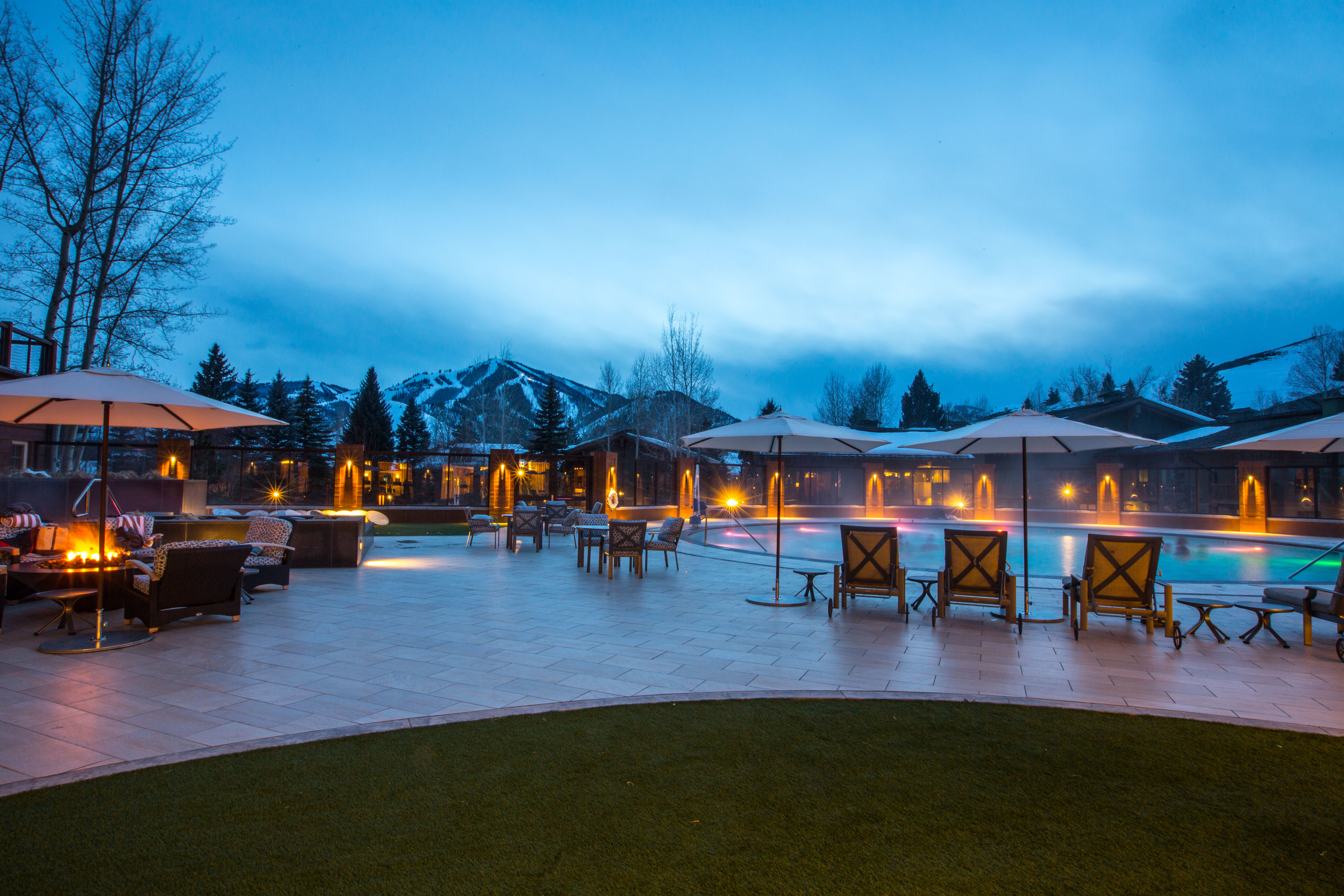 sun-valley-lodge_pool_nightglow