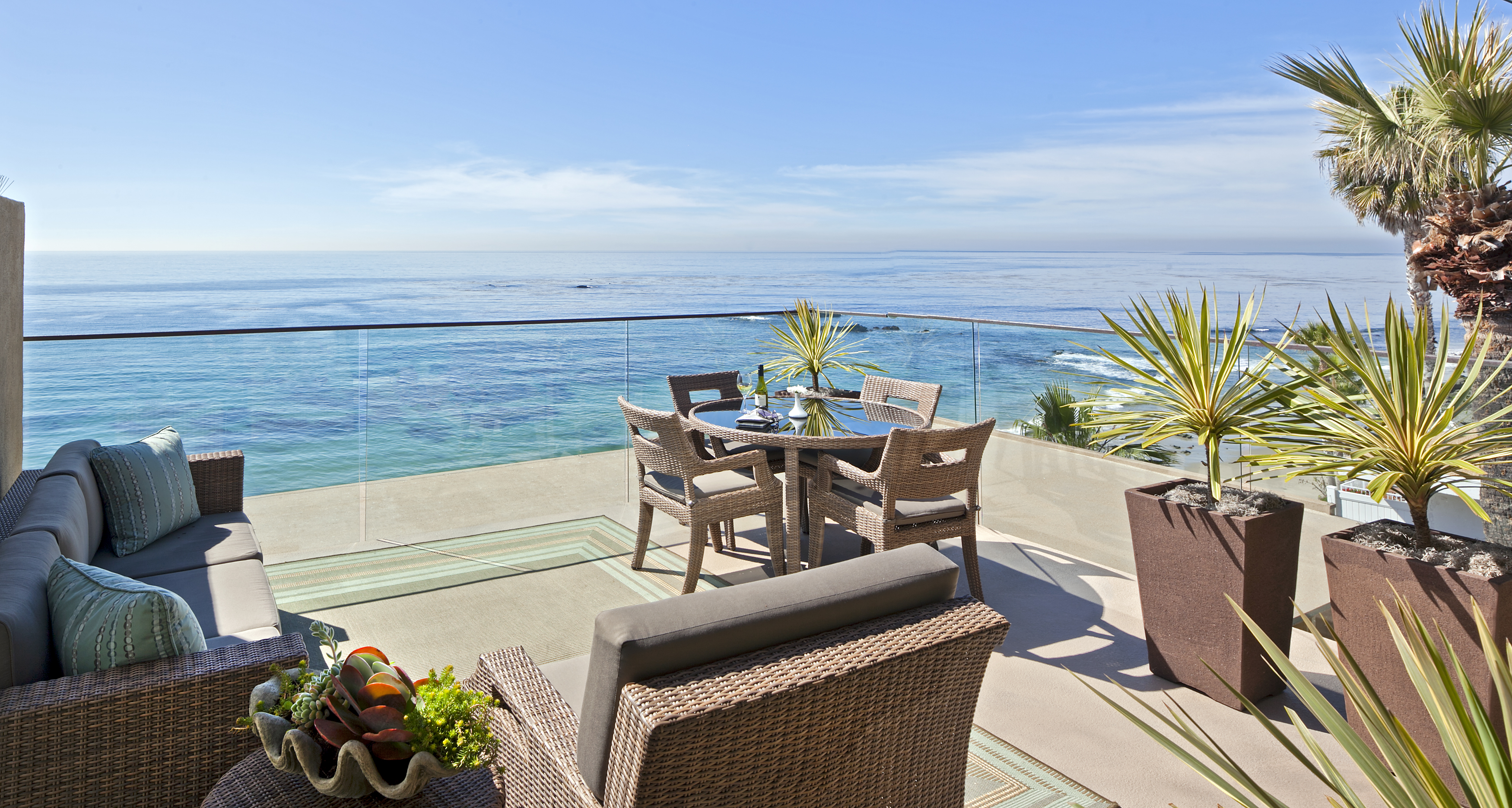 surf-and-sand_suite-balcony-view