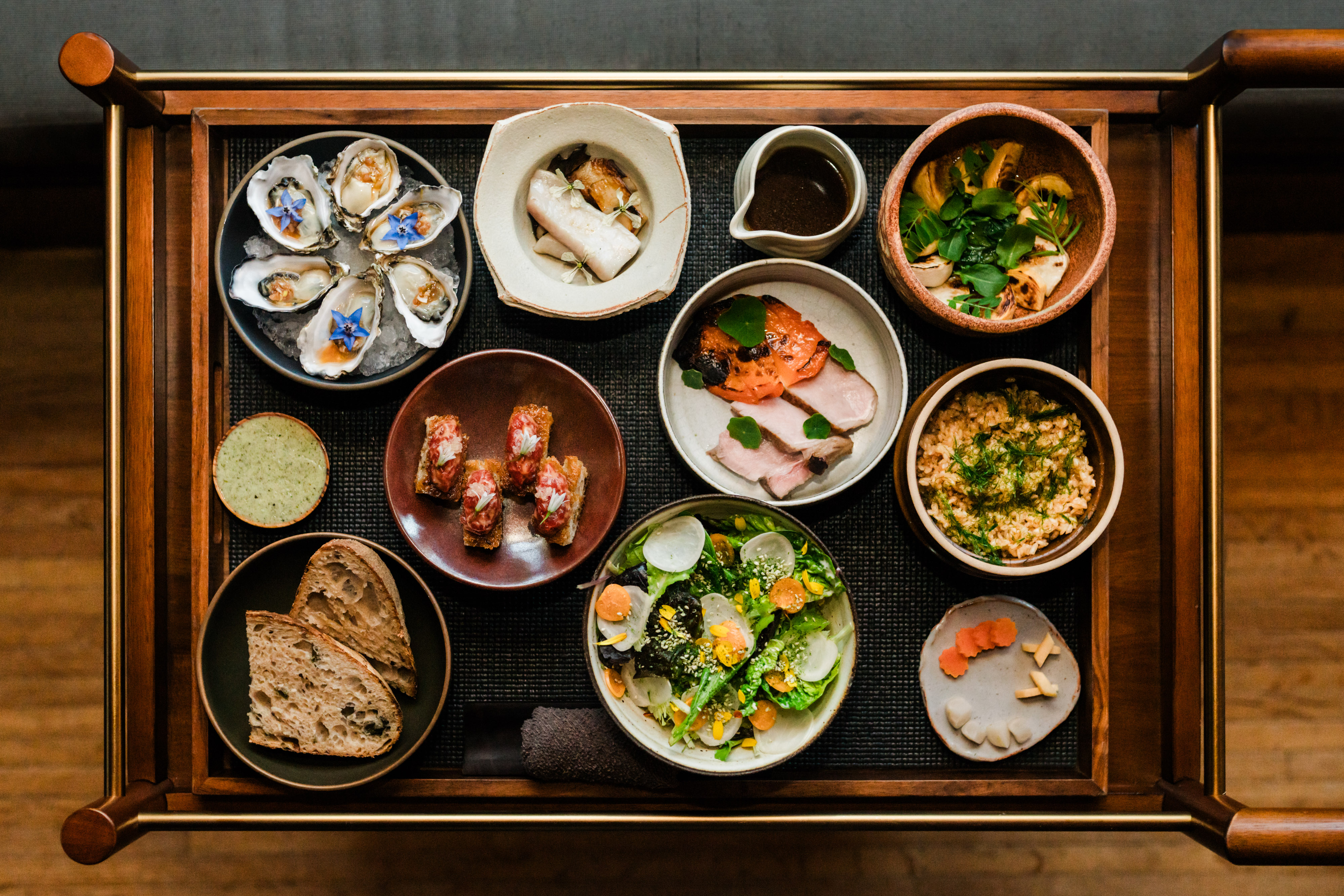 in-room-dining-at-harbor-house