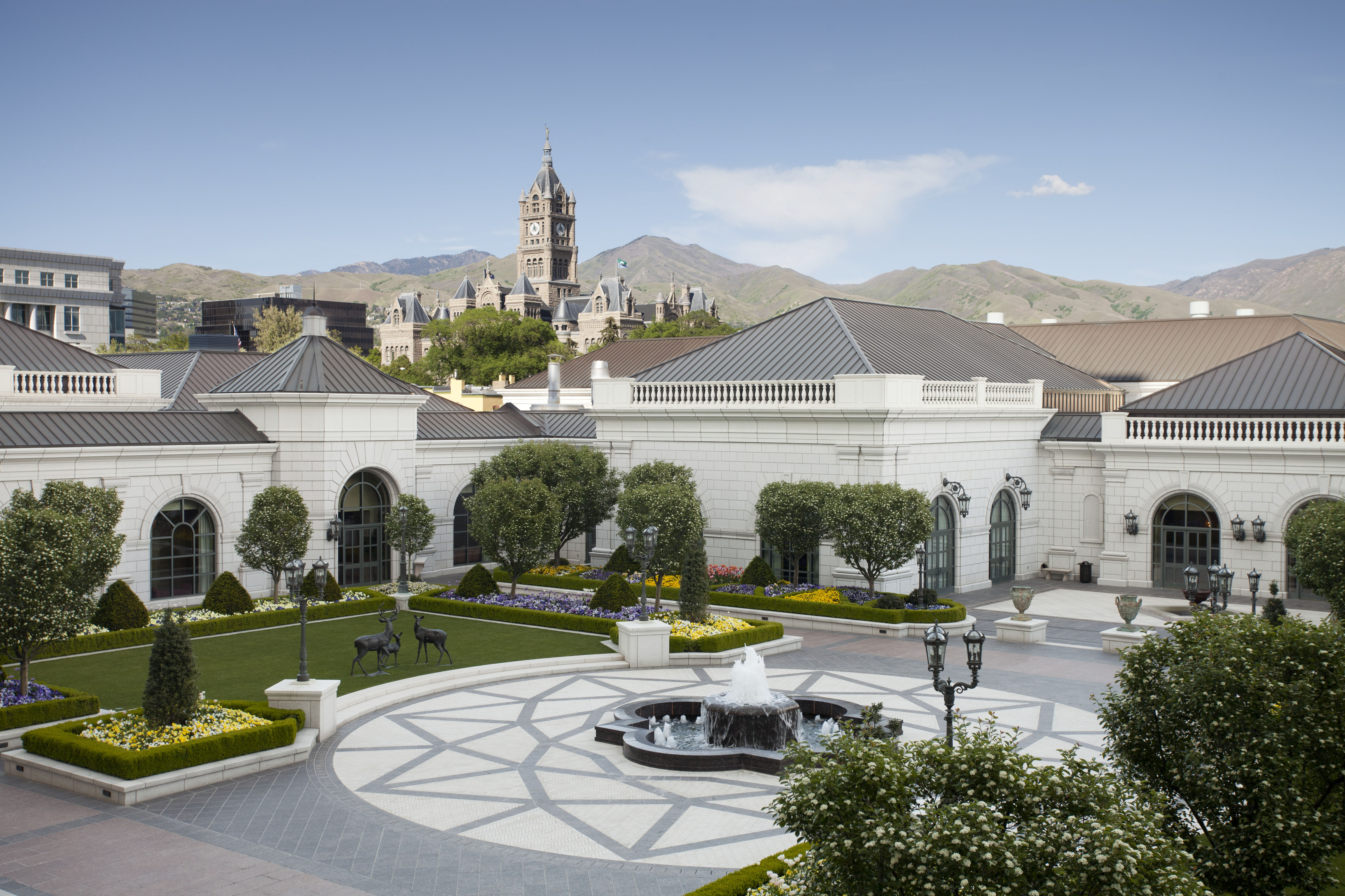 the-grand-america-slc-center-courtyard