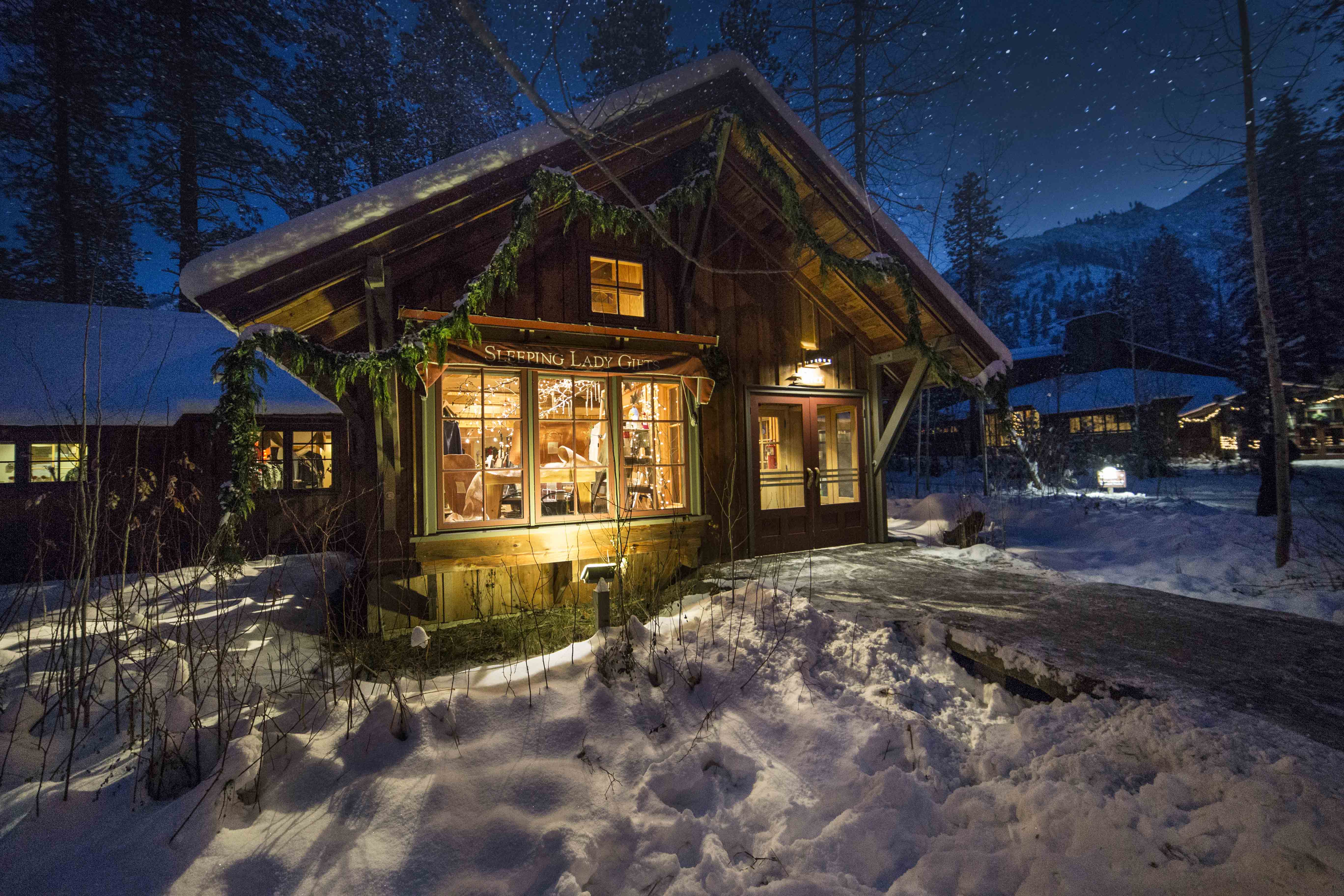 sleeping-lady-lobby-holidays