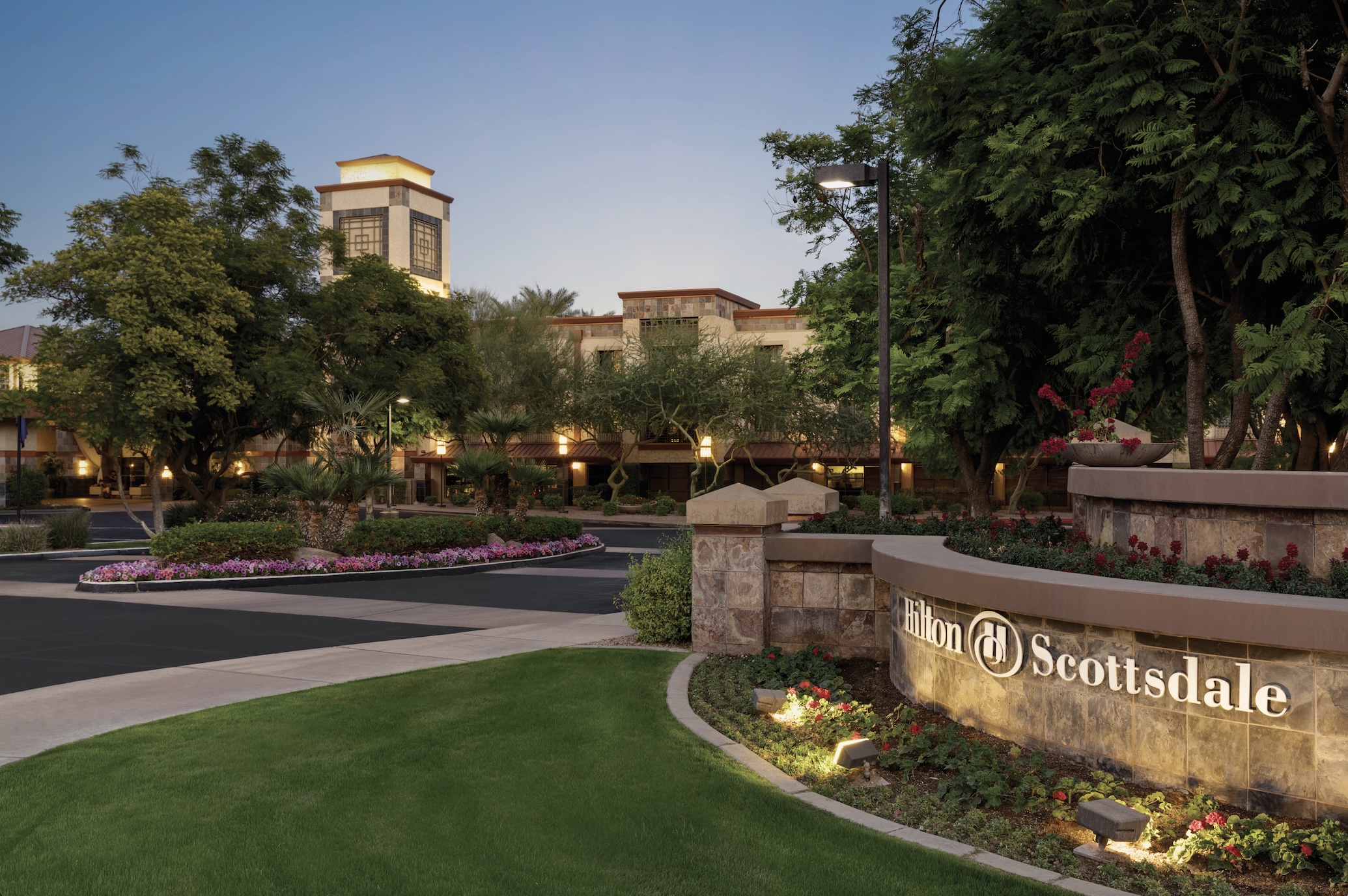 exterior-hilton-scottsdale-resort-villas