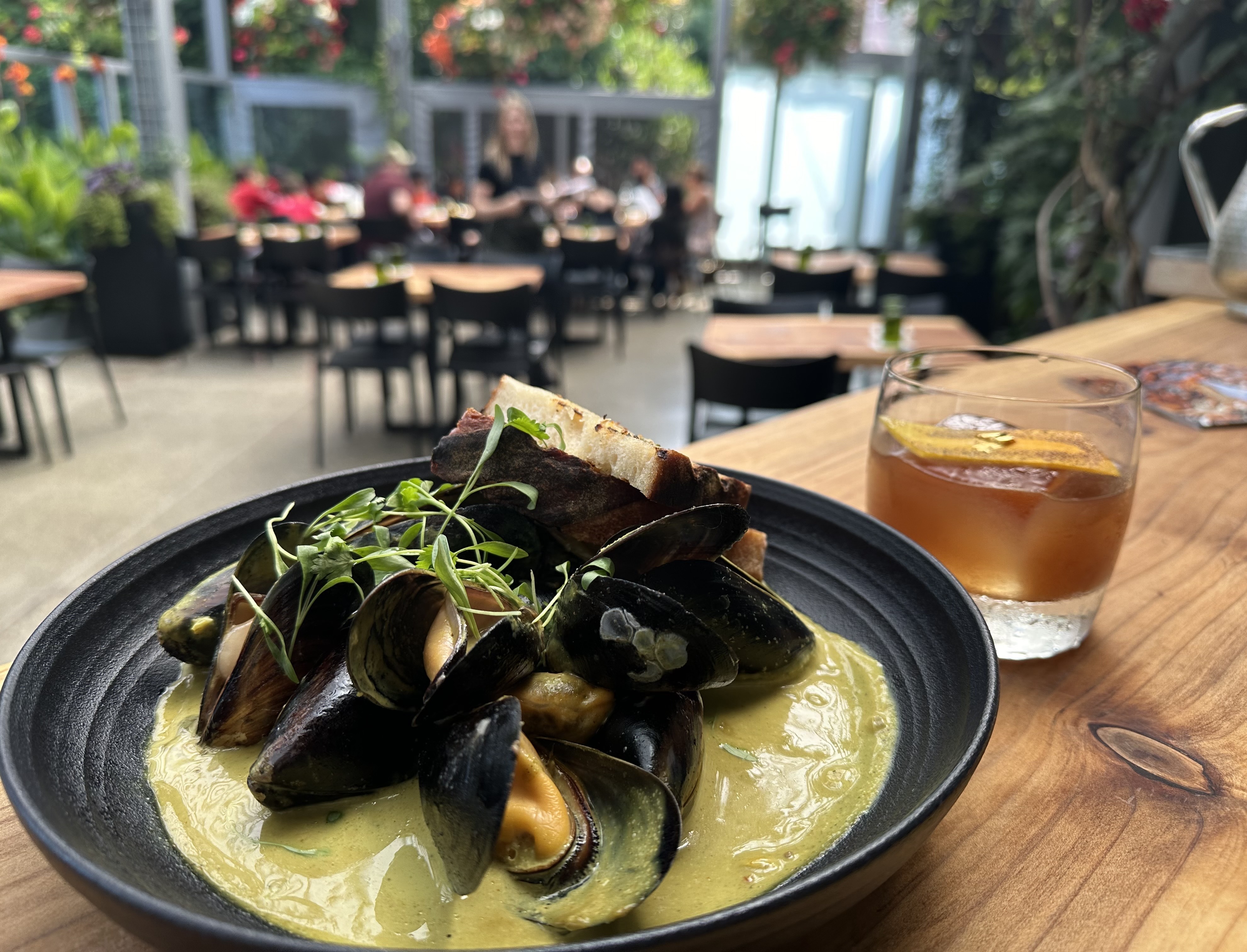 the-bar-at-chihuly-garden-and-glass-spicy-miso-clams