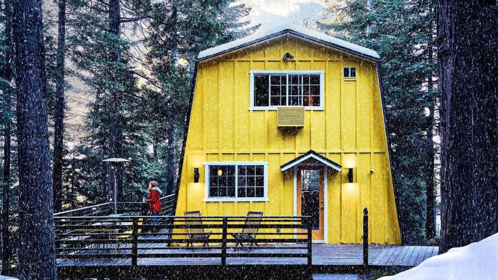 This A-Frame Alternative Is the Absolute Grooviest Winter Mountain Retreat