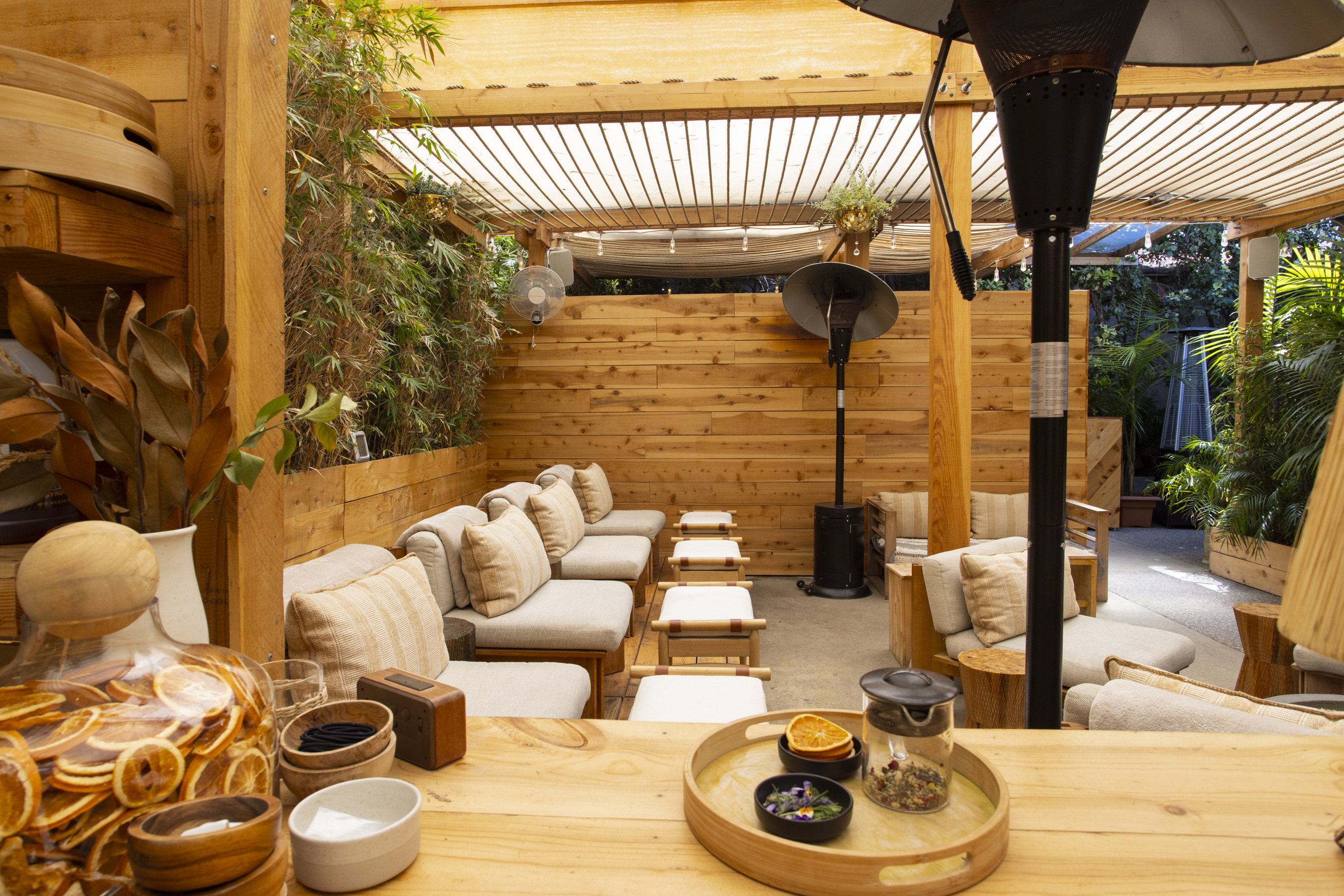 garden-massage-lounge