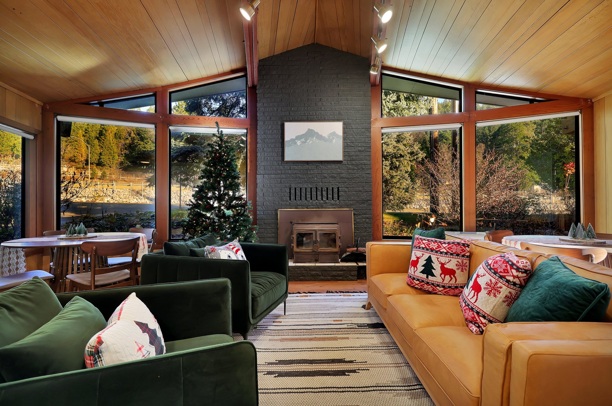 welcome-to-cave-springs-a-mid-century-modern-resort-in-dunsmuir-california