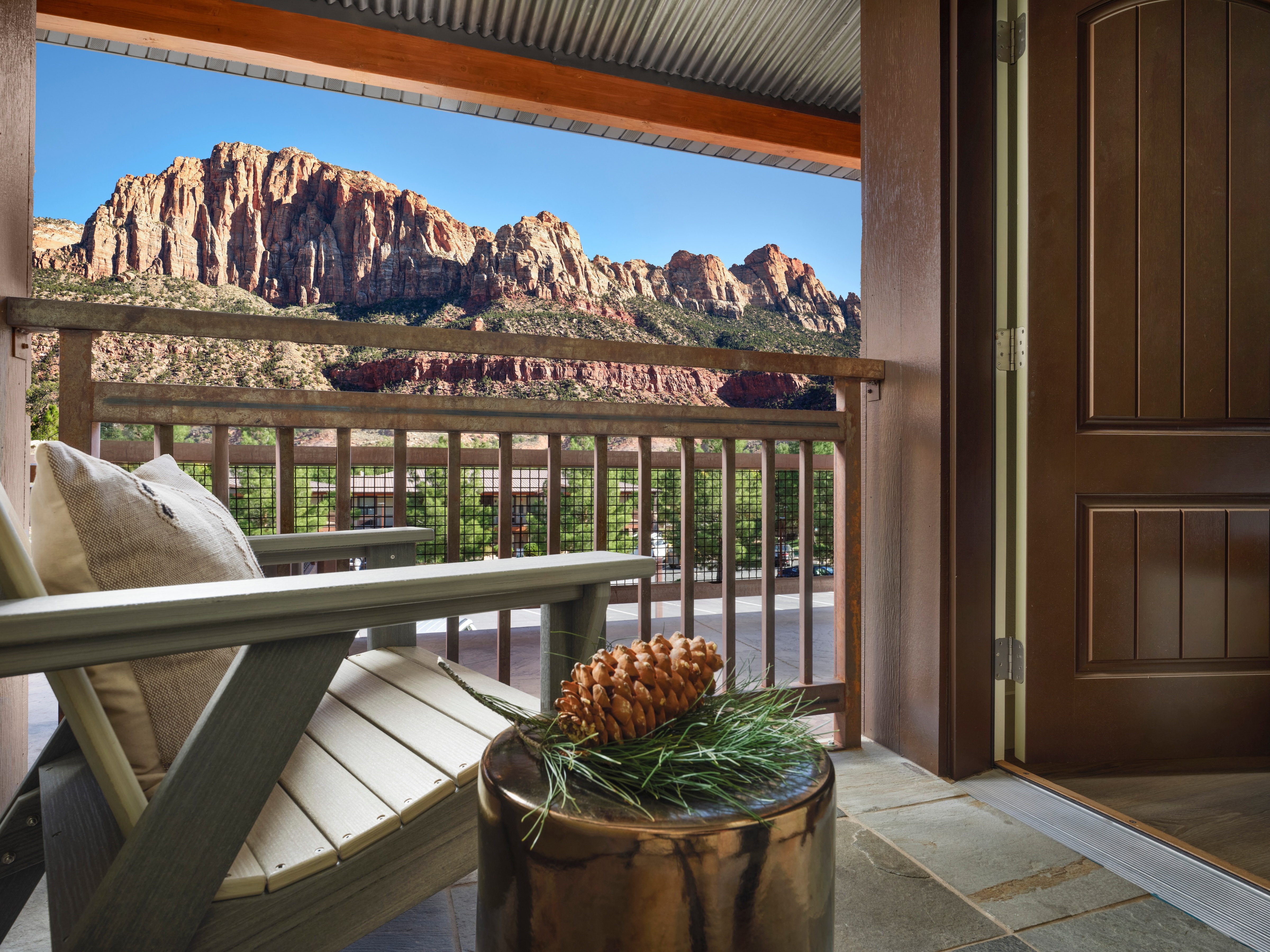 guestroom-balcony